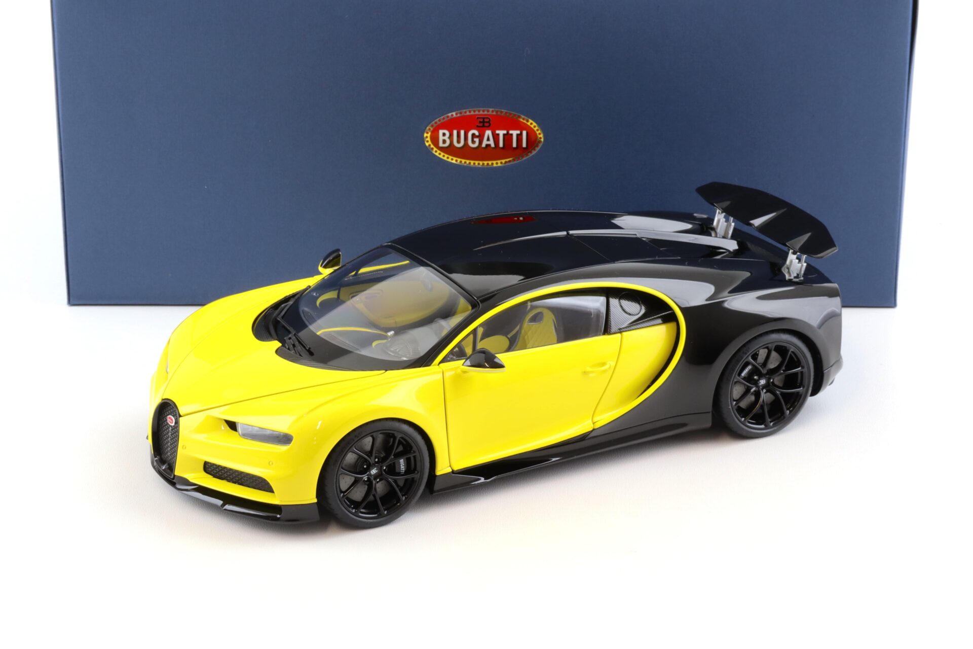 1:18 AUTOart Bugatti Chiron 2017 Jaune Molsheim yellow/ Nocturne black 70994