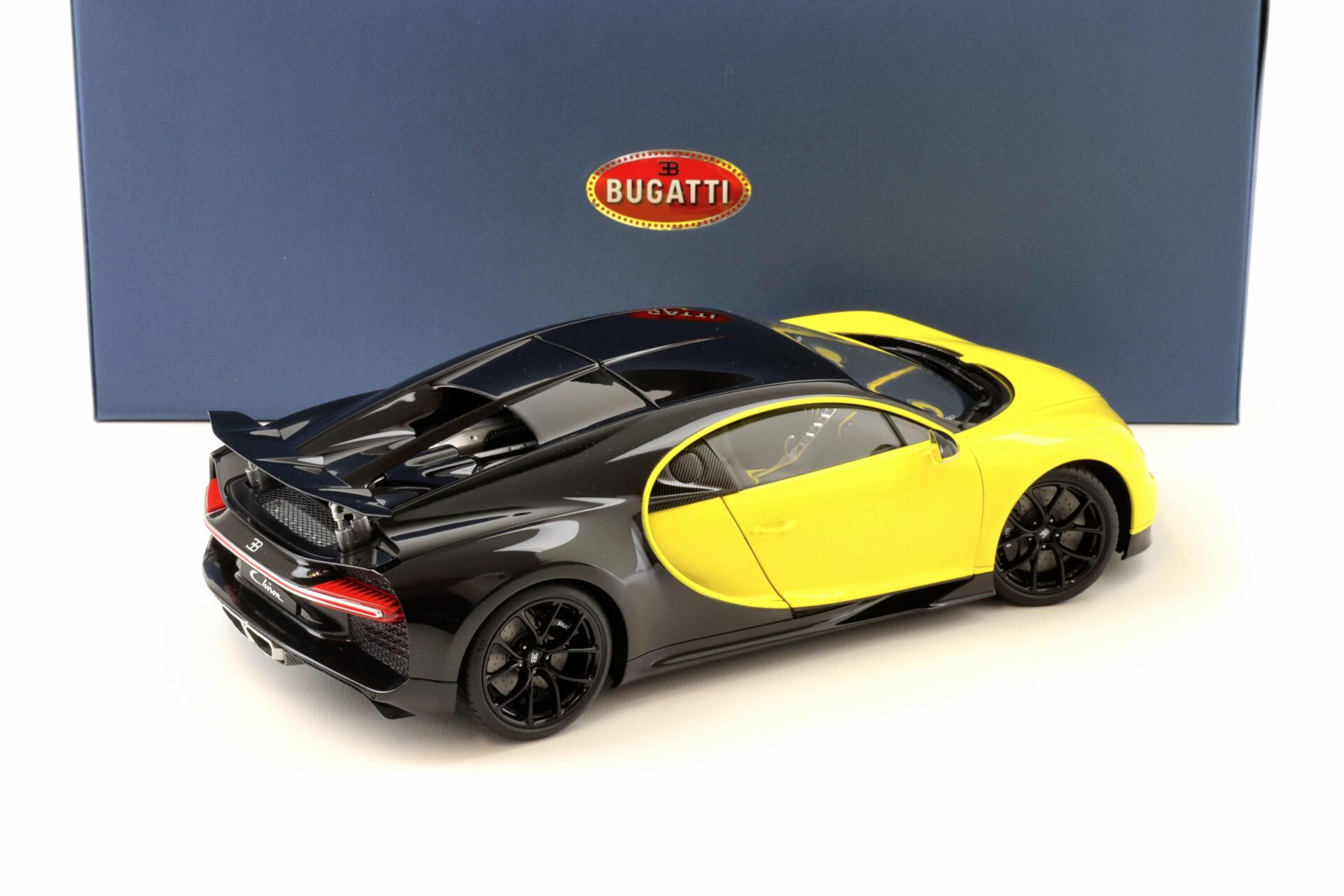 1:18 AUTOart Bugatti Chiron 2017 Jaune Molsheim yellow/ Nocturne black 70994