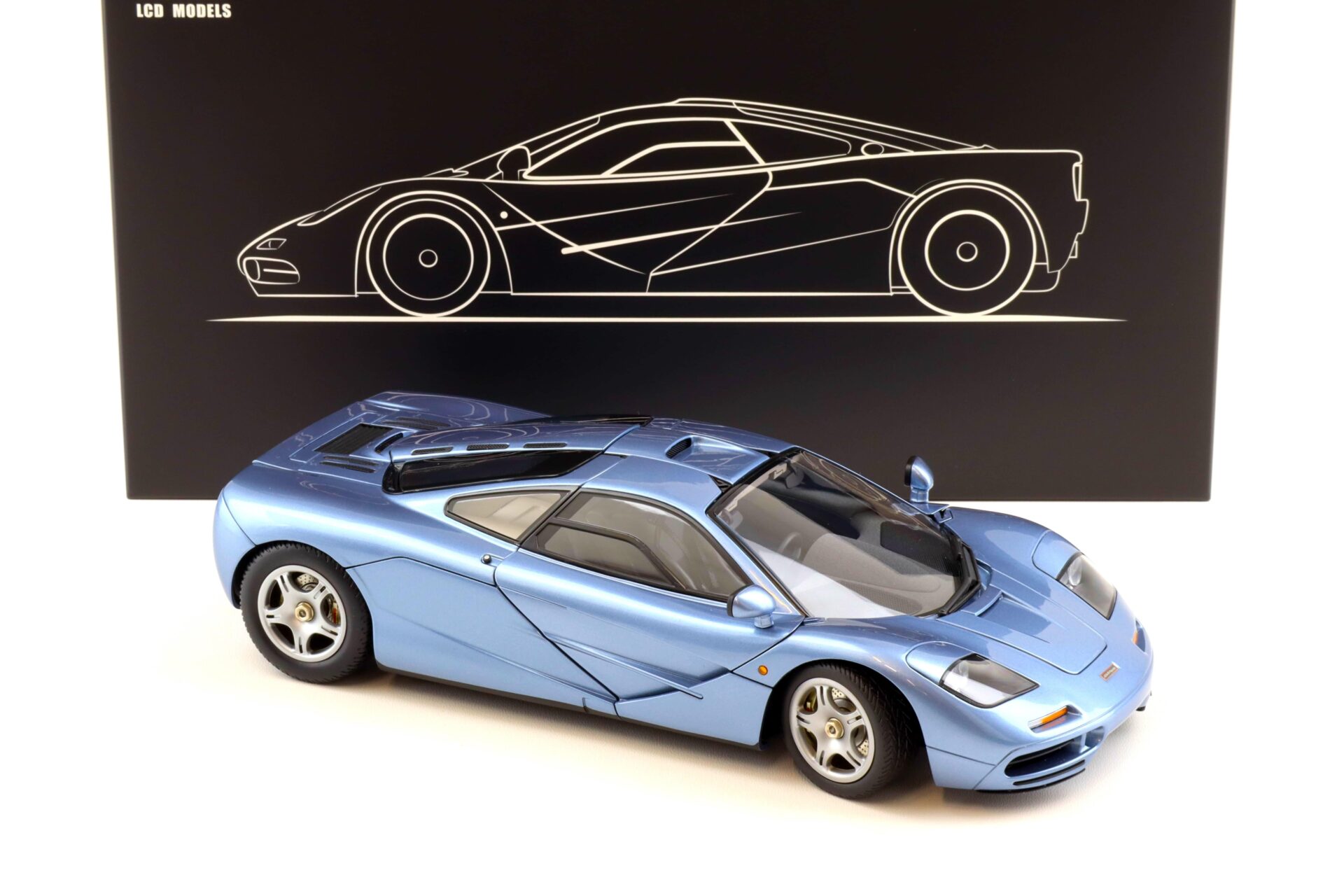 1:18 LCD Models McLaren F1 Road Car blue metallic 1995 LCD18014-BU