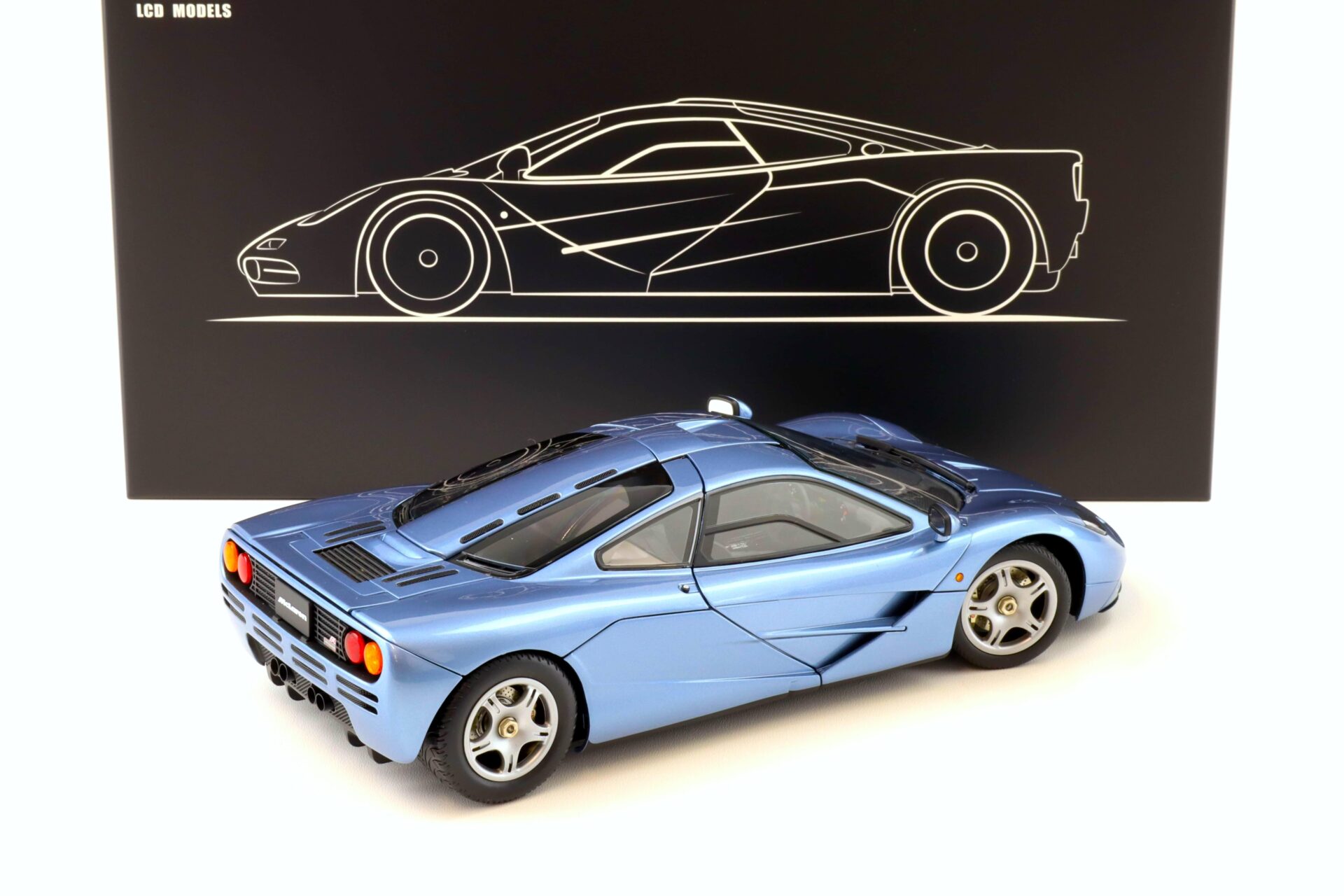 1:18 LCD Models McLaren F1 Road Car blue metallic 1995 LCD18014-BU