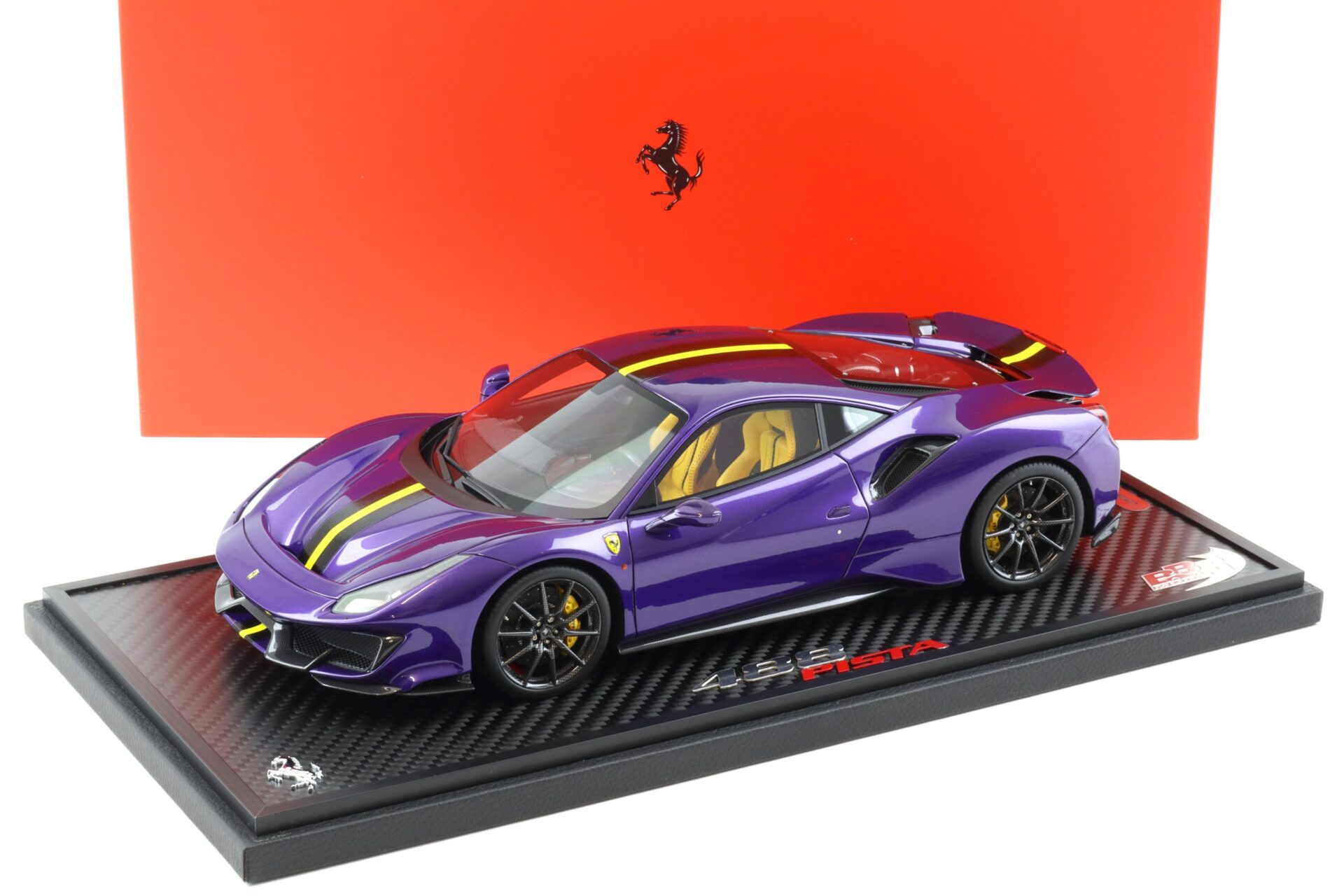 1:18 BBR Ferrari 488 Pista Viola Al Humad/ giallo Carbon Base - Limited 148 pcs.