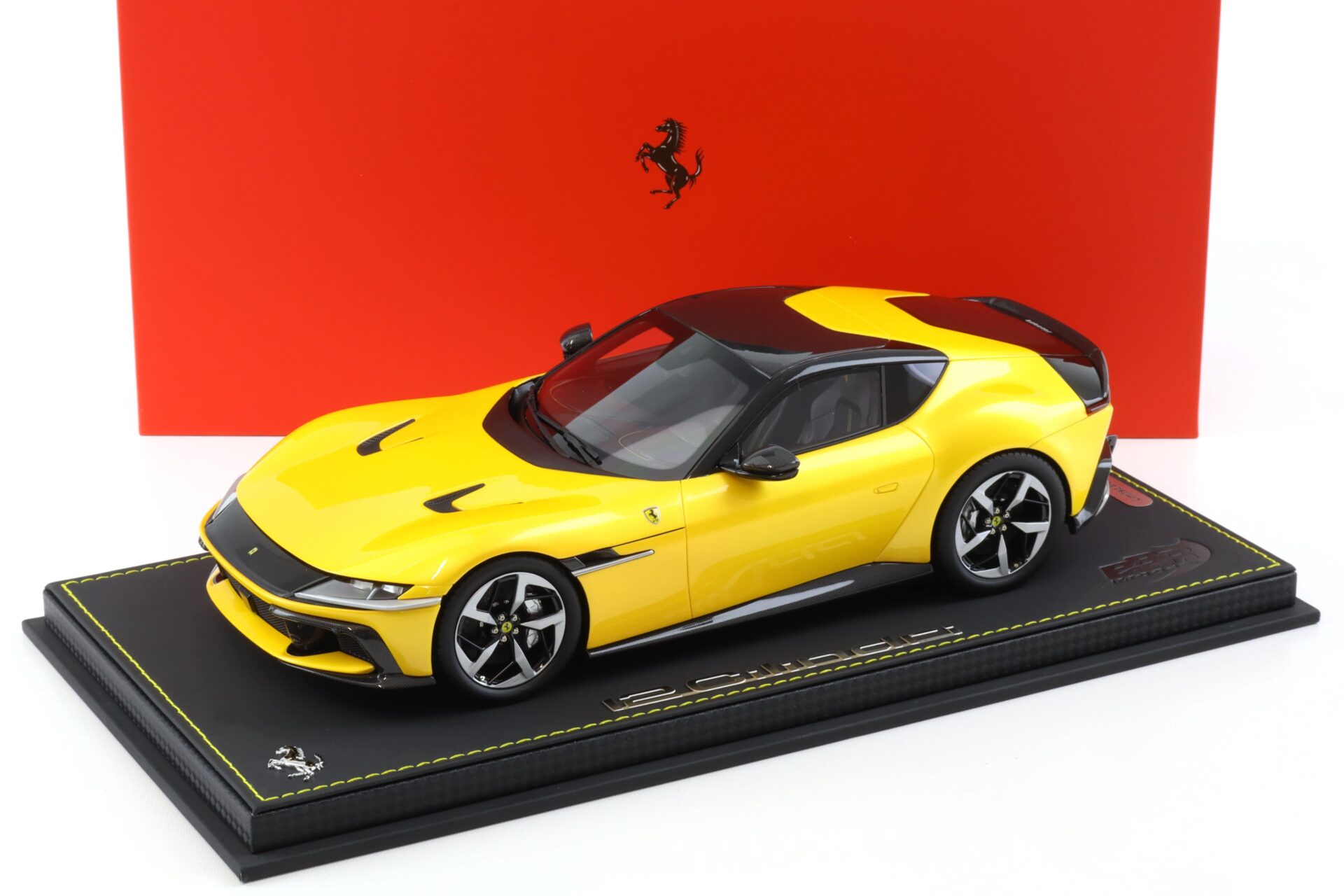 ID 100506 orig 1.jpg 1:18 BBR Ferrari 12 Cilindri Giallo Tristrato with Showcase - Limited 12 pcs.