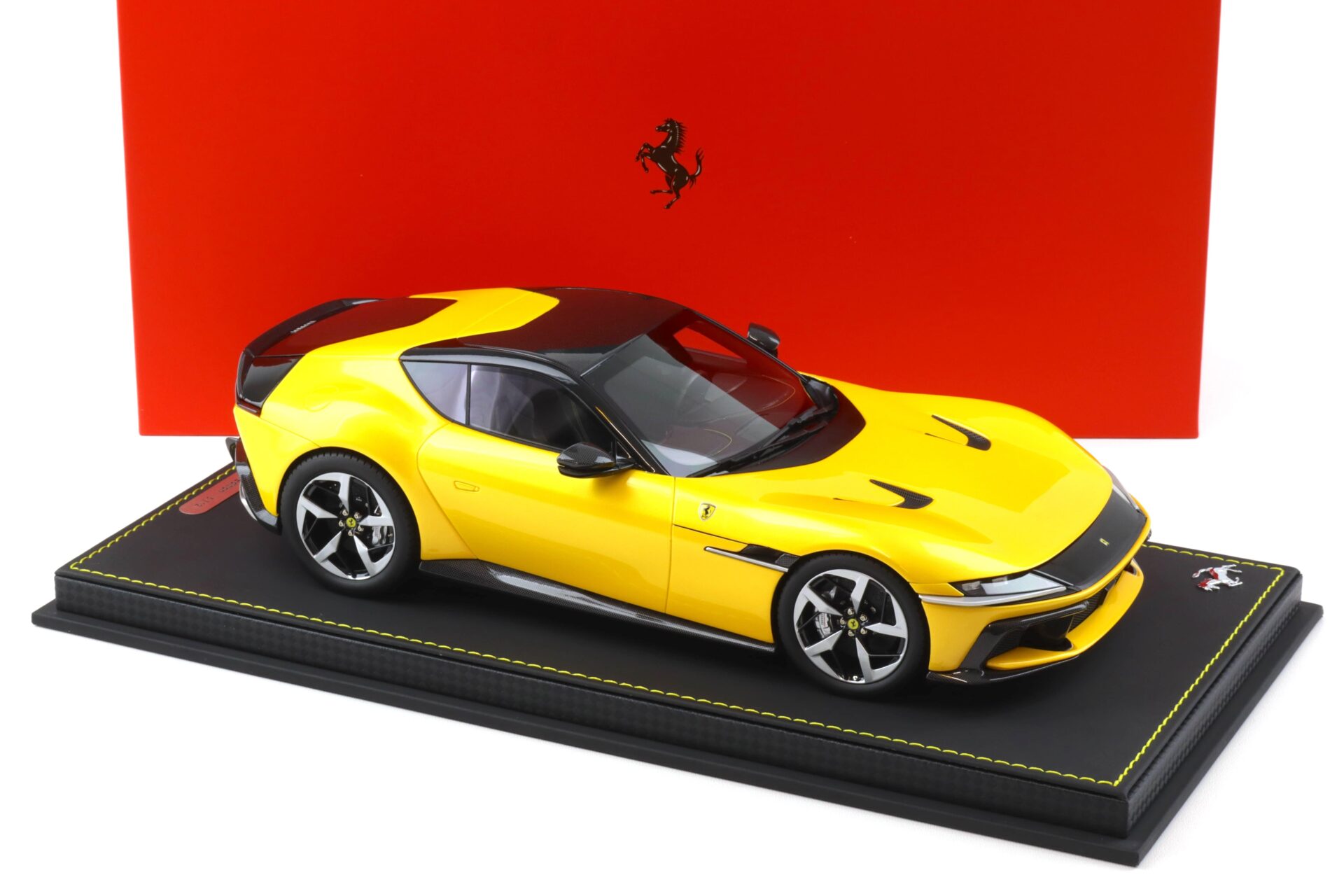 1:18 BBR Ferrari 12 Cilindri Giallo Tristrato with Showcase - Limited 12 pcs.