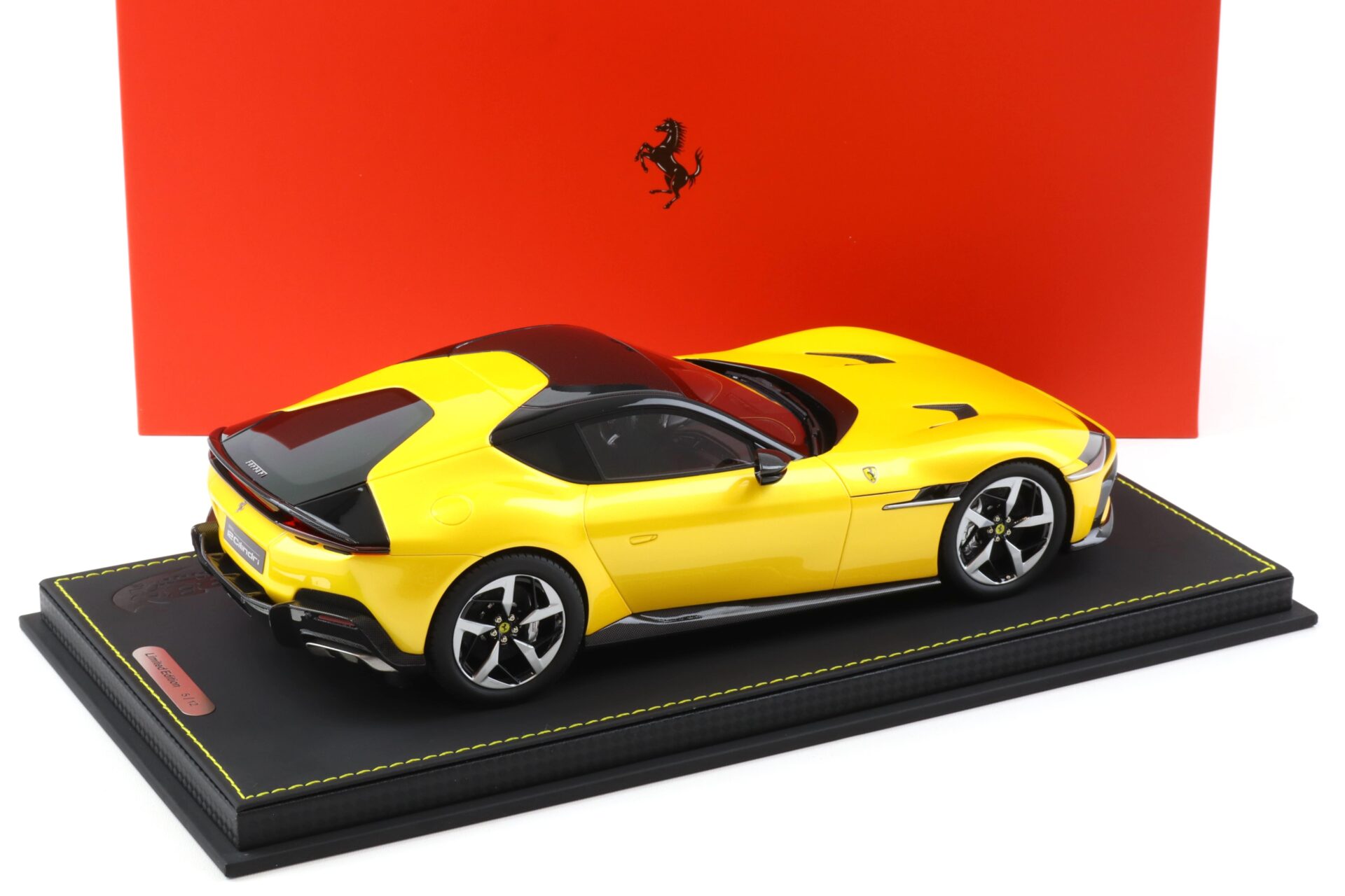 1:18 BBR Ferrari 12 Cilindri Giallo Tristrato with Showcase - Limited 12 pcs.