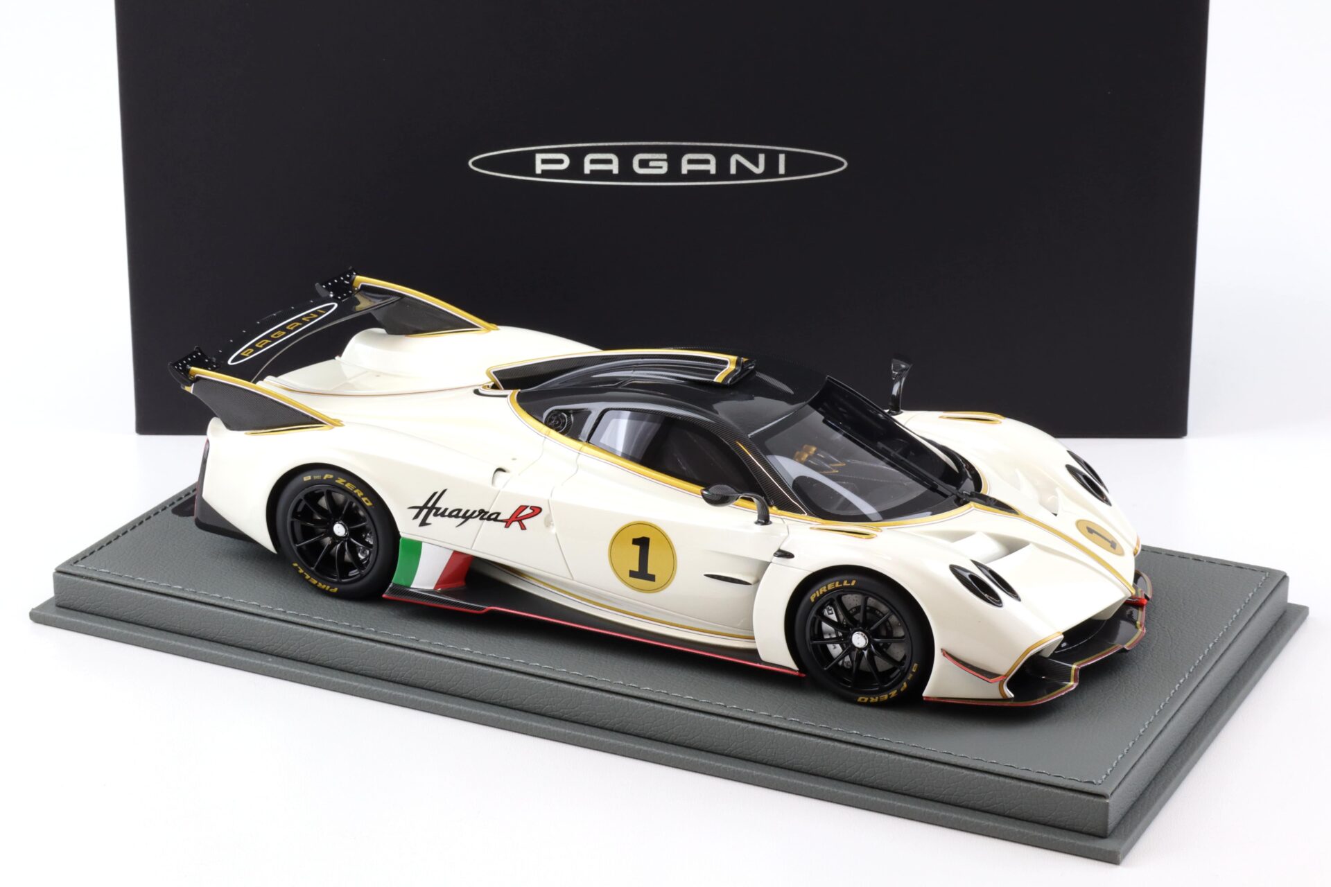 1:18 BBR Pagani Huayra R Bianco Benny/ gloss Carbon roof - Limited 100 pcs.