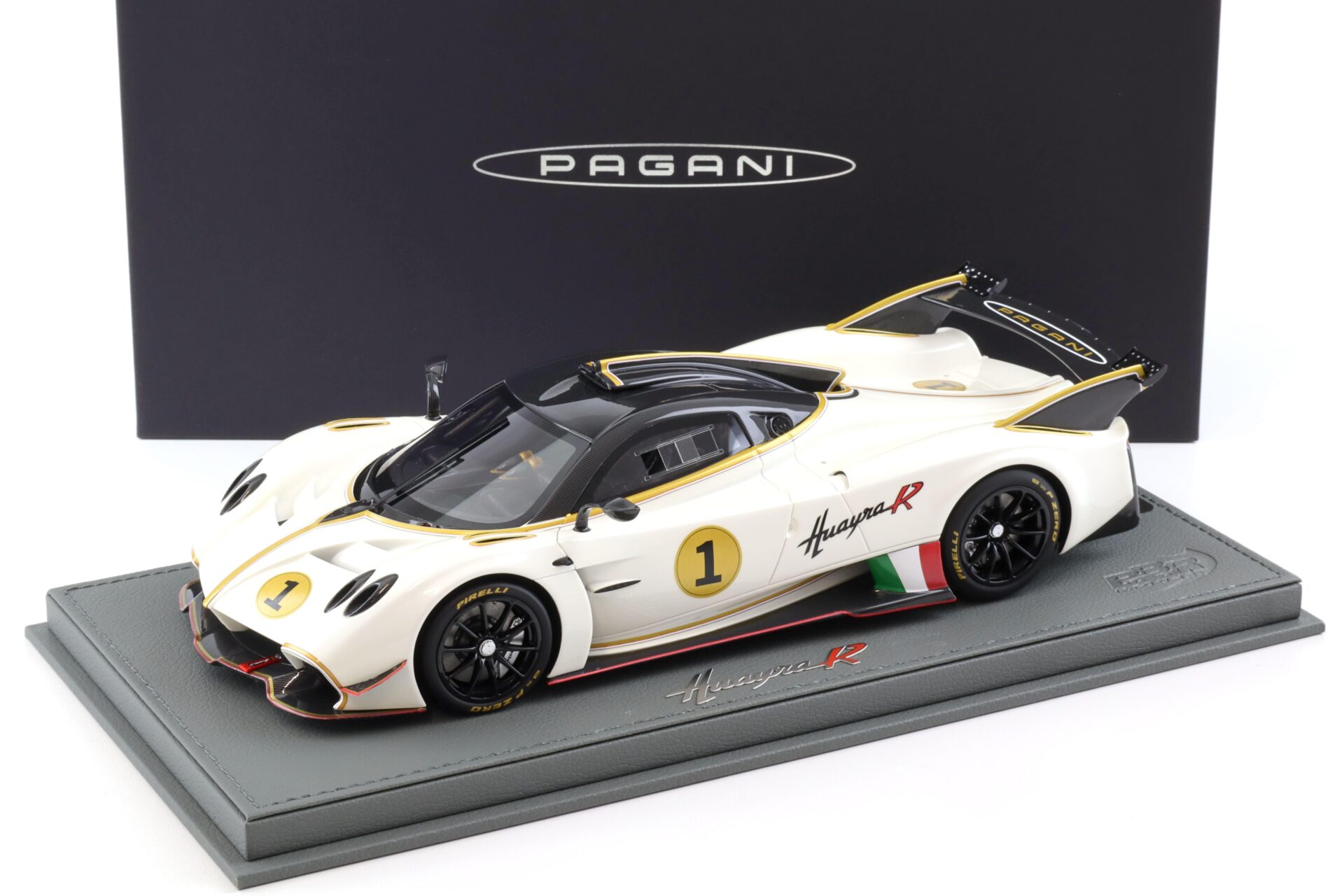 1:18 BBR Pagani Huayra R Bianco Benny/ gloss Carbon roof - Limited 100 pcs.