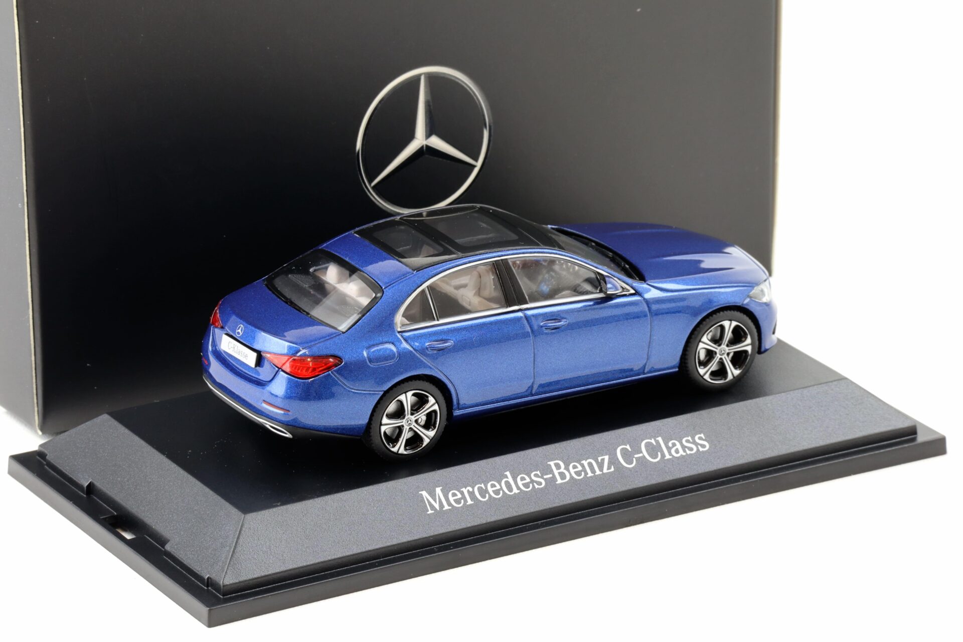 1:43 Herpa Mercedes C-Klasse Limousine (W206) spectral blue 2021 DEALER VERSION