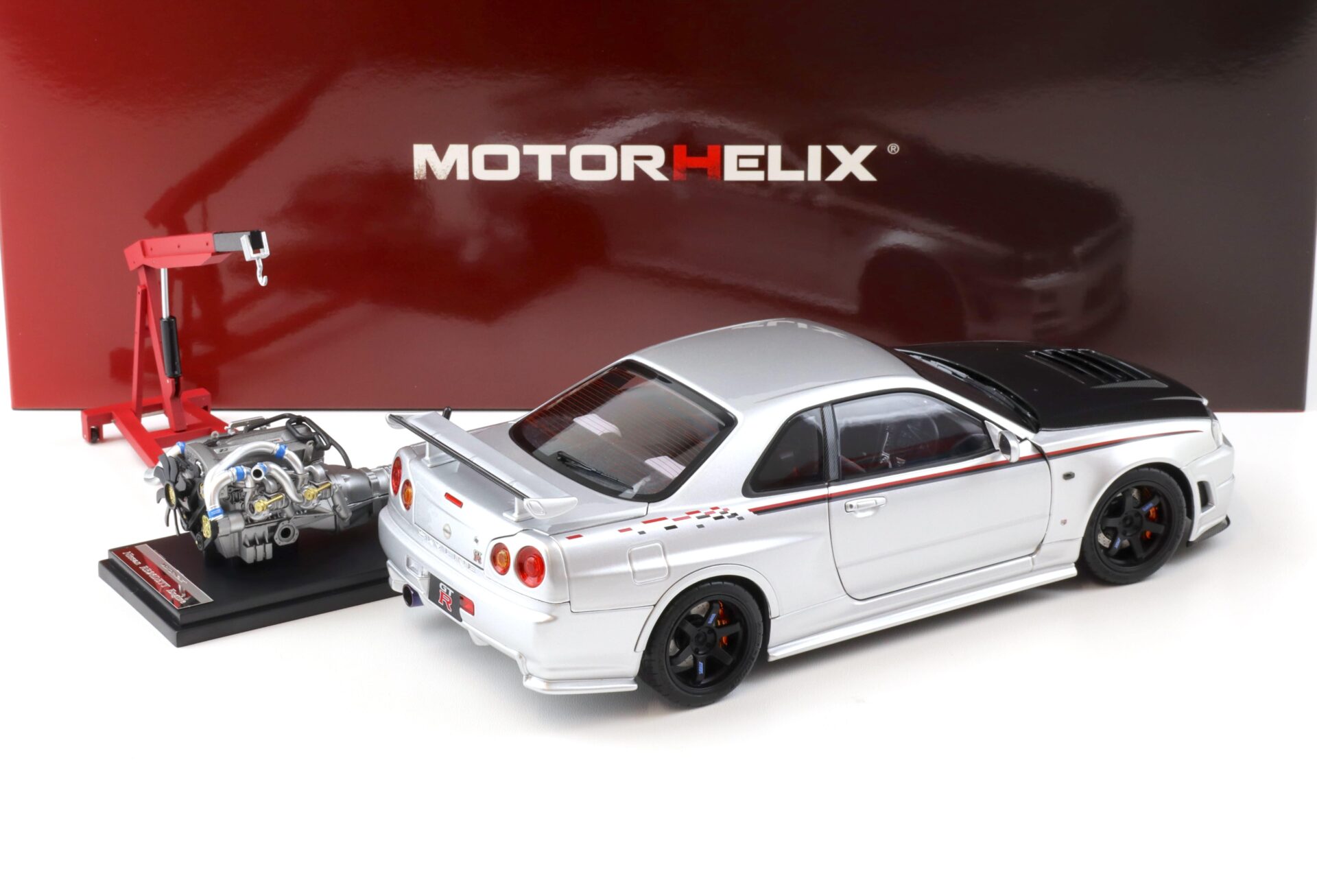 1:18 Motorhelix Nissan Skyline GT-R R34 Nismo CRS silver/ Carbon hood M83431