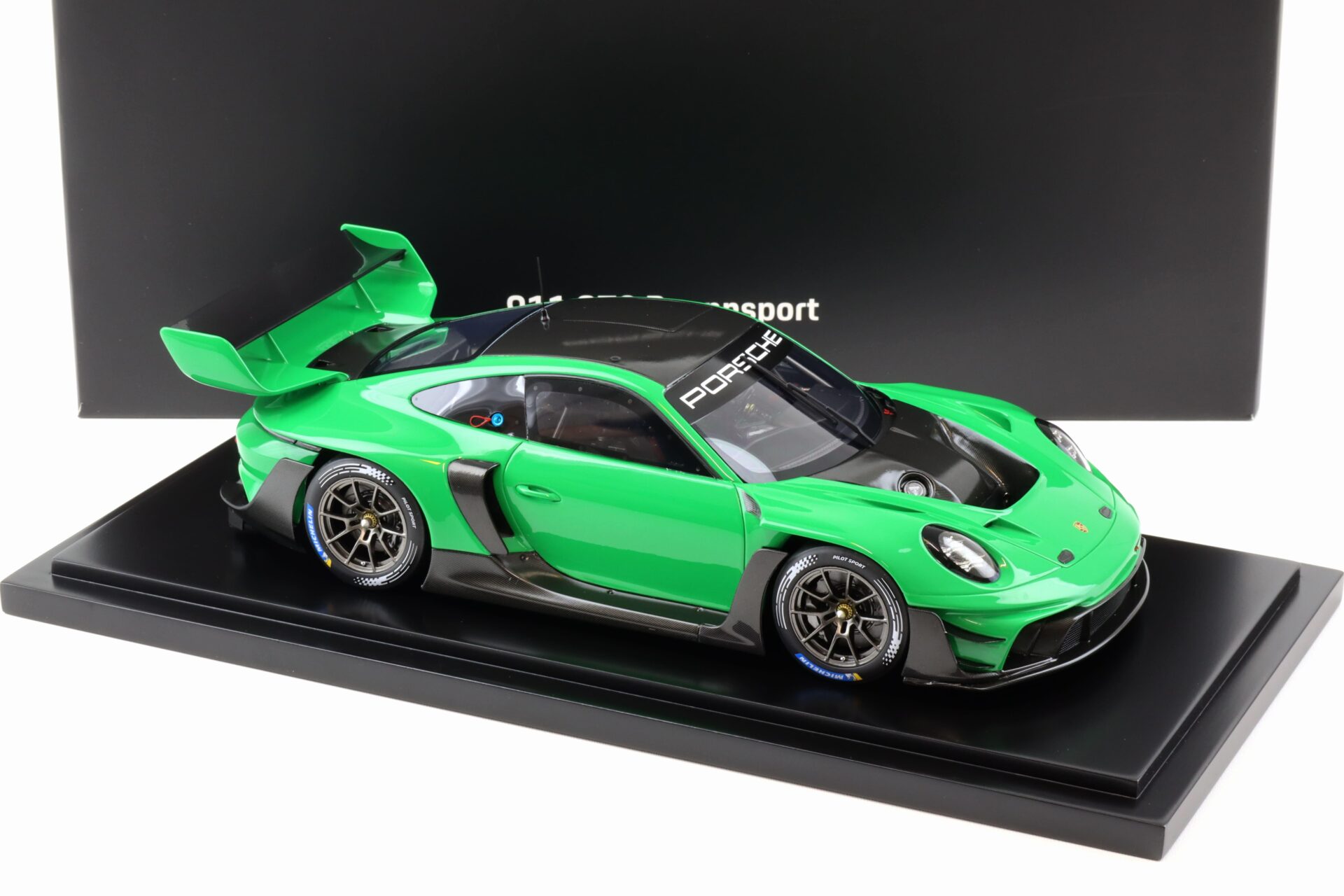 1:18 Spark Porsche 911 992 GT3 R Rennsport Viper green/ Carbon WAP DEALER