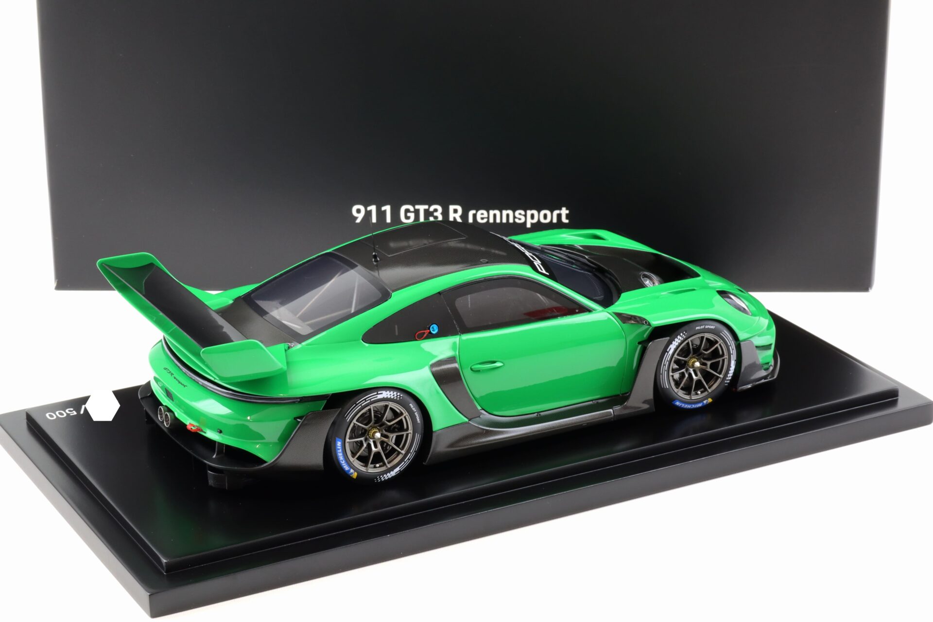 1:18 Spark Porsche 911 992 GT3 R Rennsport Viper green/ Carbon WAP DEALER