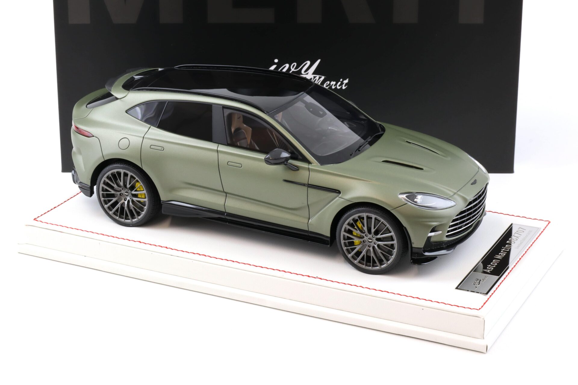1:18 IVY Model Merit Aston Martin DBX 707 Olive green matt - Limited 30 pcs.