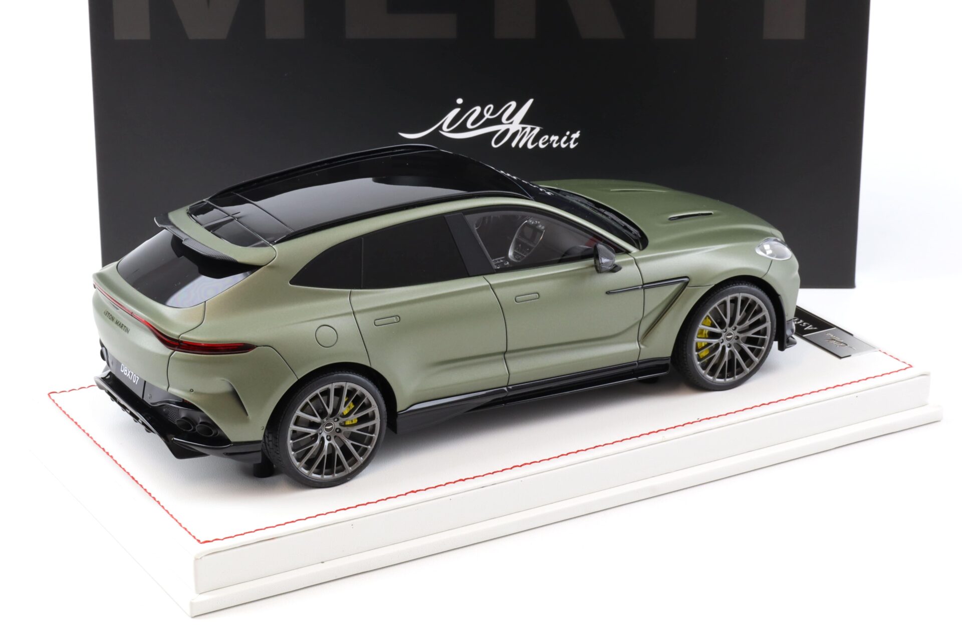 1:18 IVY Model Merit Aston Martin DBX 707 Olive green matt - Limited 30 pcs.