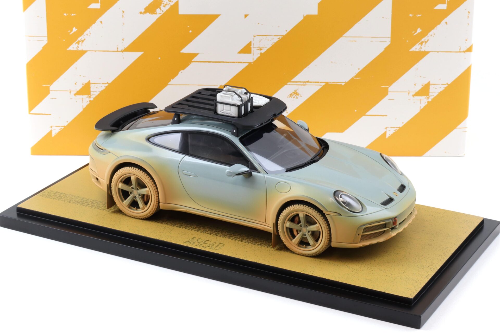 1:18 Spark Porsche 911 (992) Dakar AHEAD Shade green Dirty Version WAP DEALER