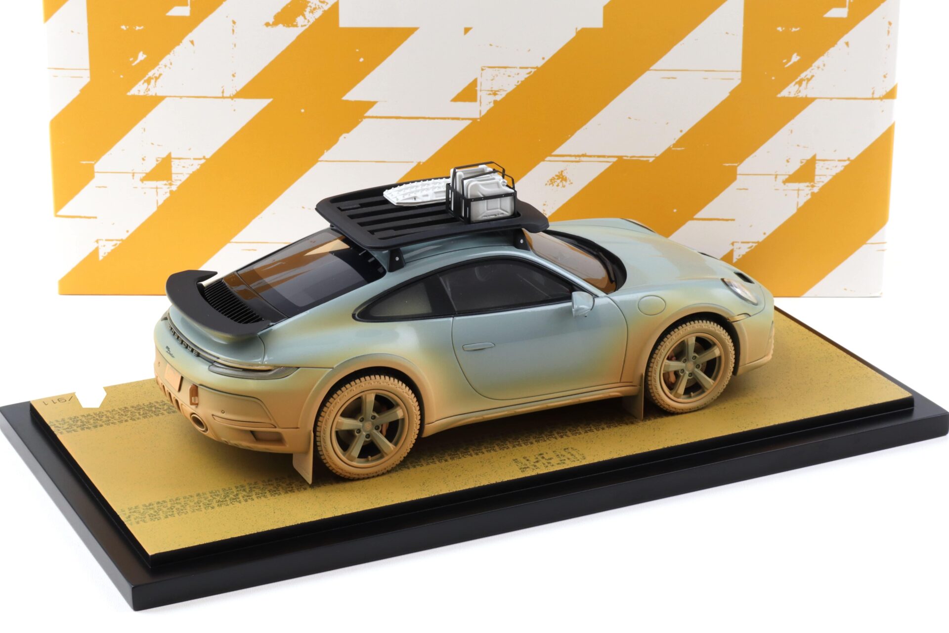 1:18 Spark Porsche 911 (992) Dakar AHEAD Shade green Dirty Version WAP DEALER