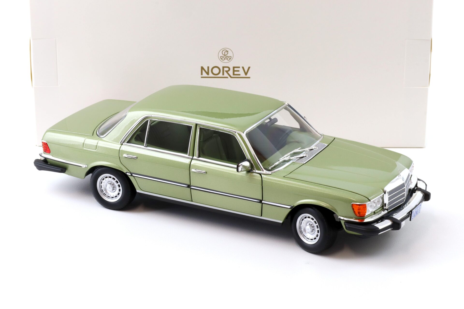 1:18 Norev Mercedes 450 SEL 6.9 W116 US-Version 1979 TV Series Dallas green metallic