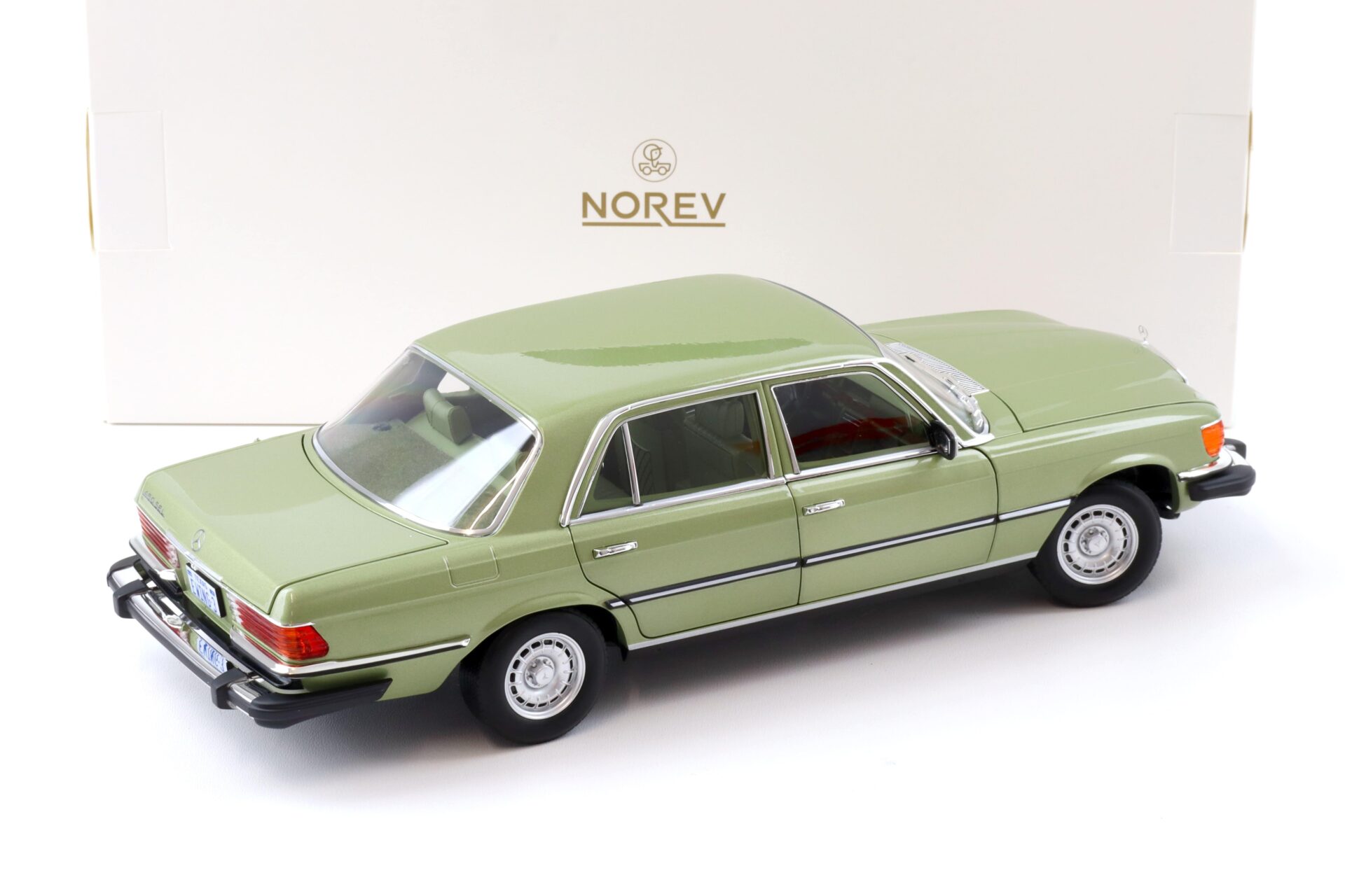 1:18 Norev Mercedes 450 SEL 6.9 W116 US-Version 1979 TV Series Dallas green metallic
