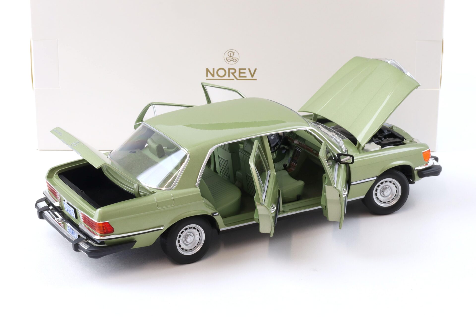 1:18 Norev Mercedes 450 SEL 6.9 W116 US-Version 1979 TV Series Dallas green metallic