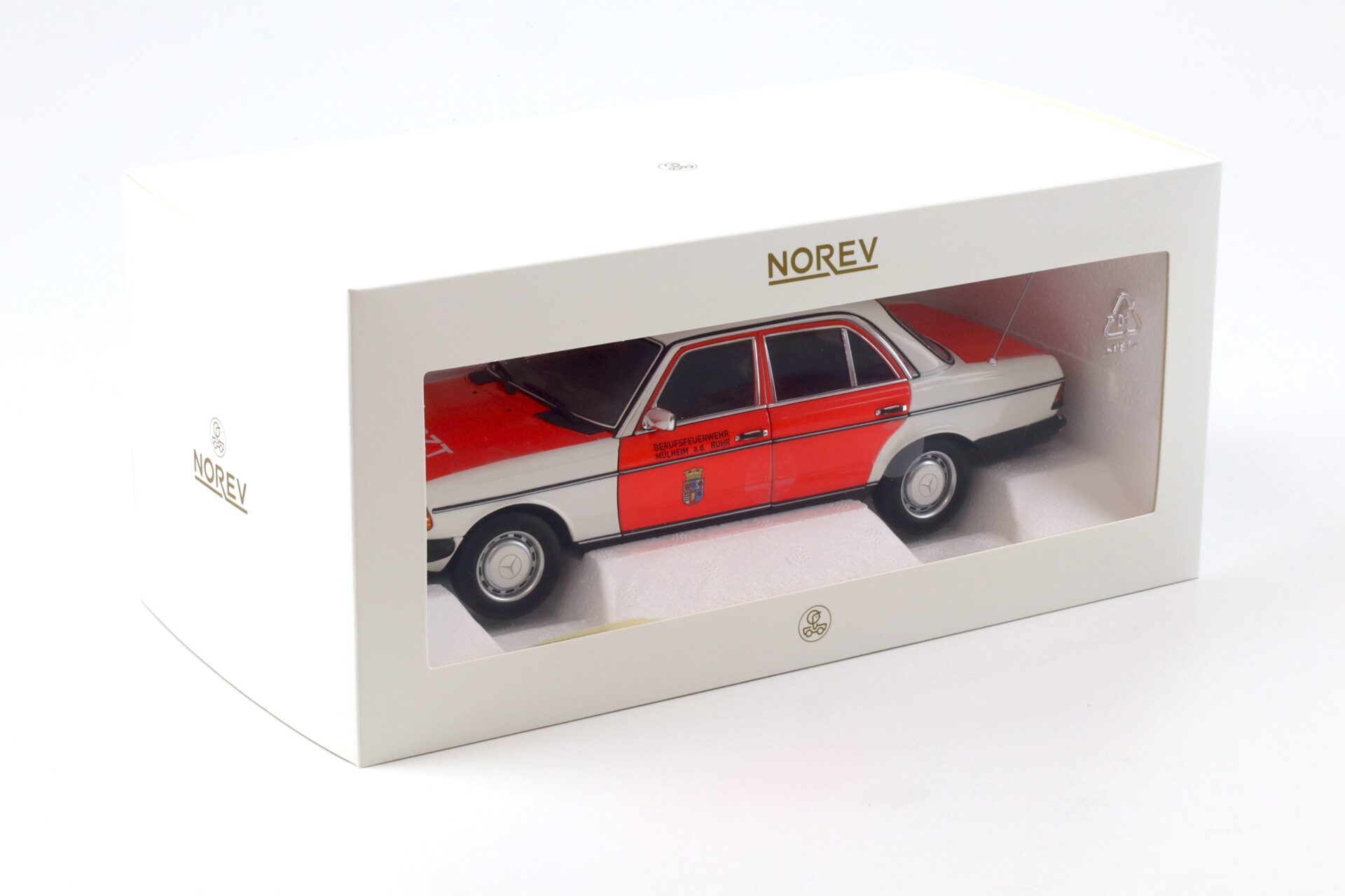 1:18 Norev Mercedes 200 W123 Limousine Notarzt Ambulance 1984