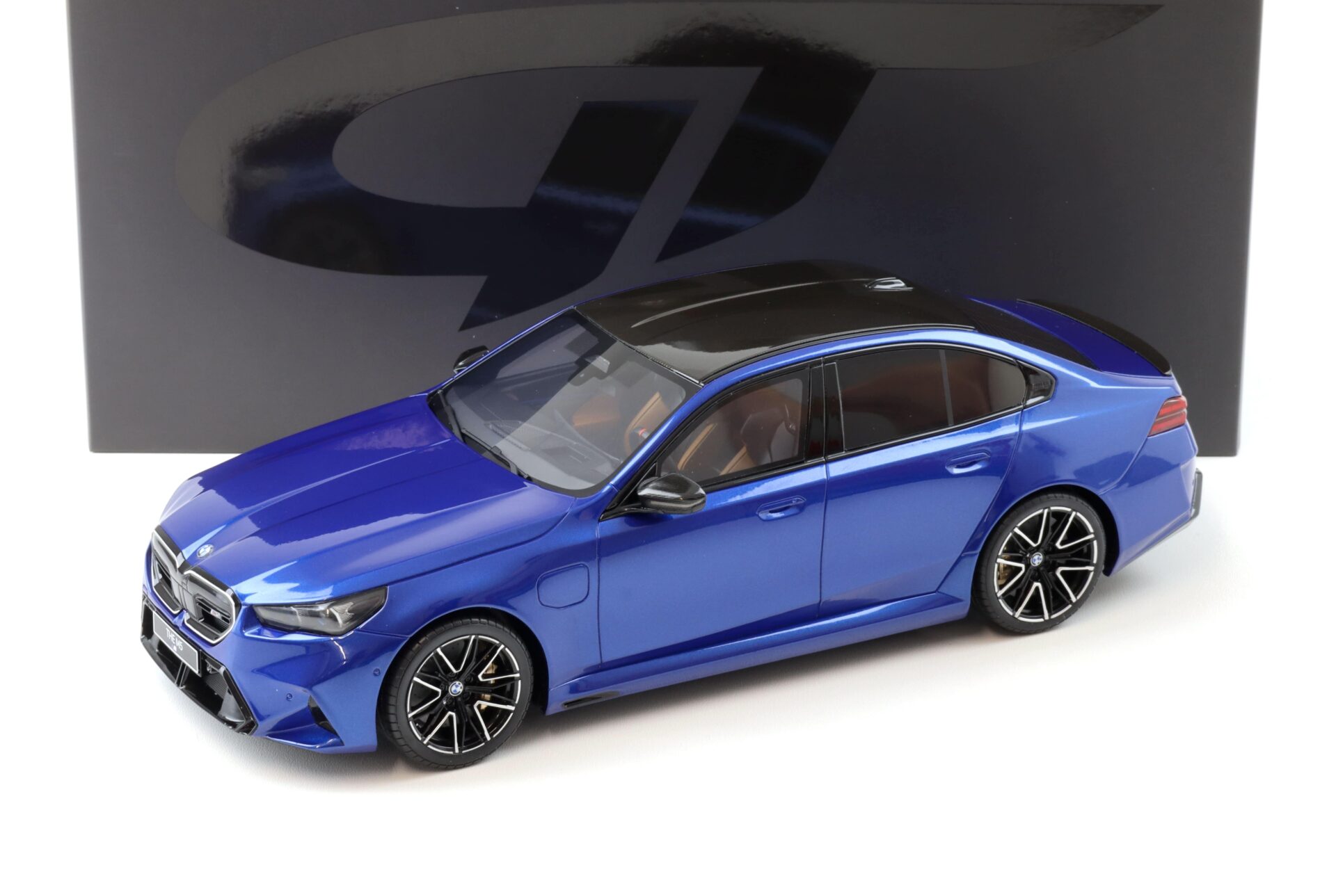 ID 101405 orig 1.jpg 1:18 GT Spirit GT507 BMW M5 Limousine G90 Marina Bay blue metallic 2024