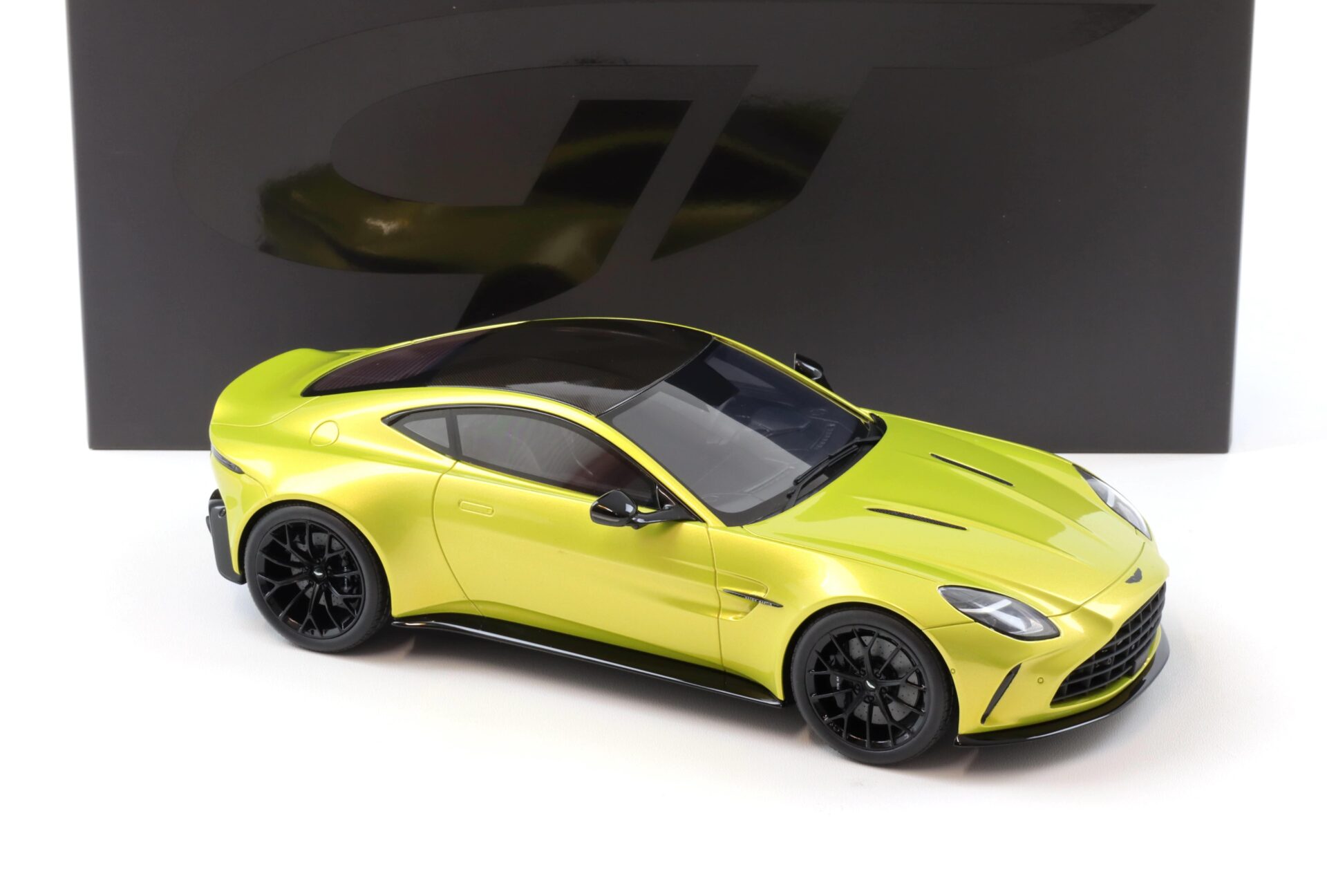 1:18 GT Spirit GT514 Aston Martin Vantage Coupe Cosmopolitan yellow 2024