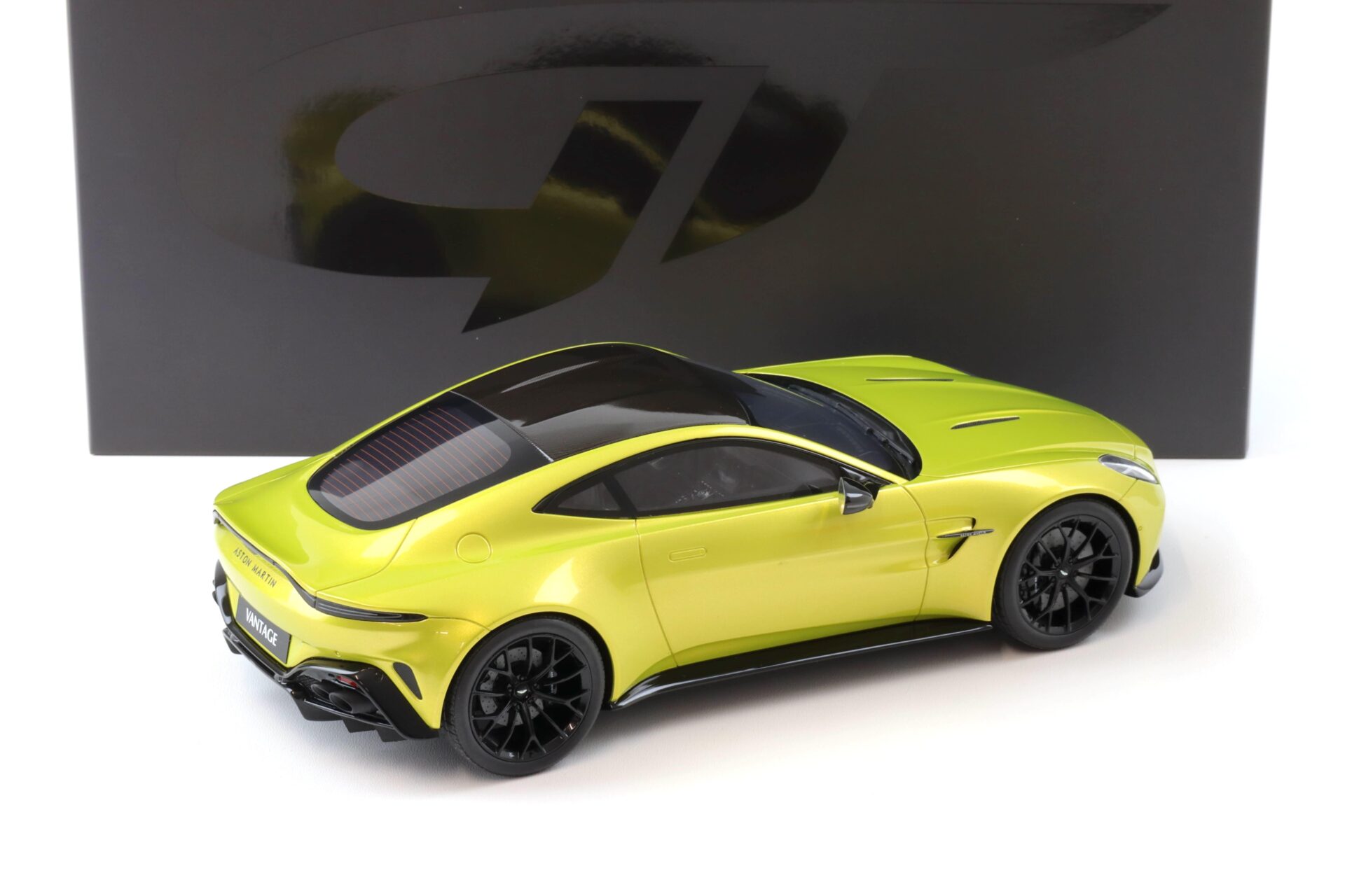 1:18 GT Spirit GT514 Aston Martin Vantage Coupe Cosmopolitan yellow 2024