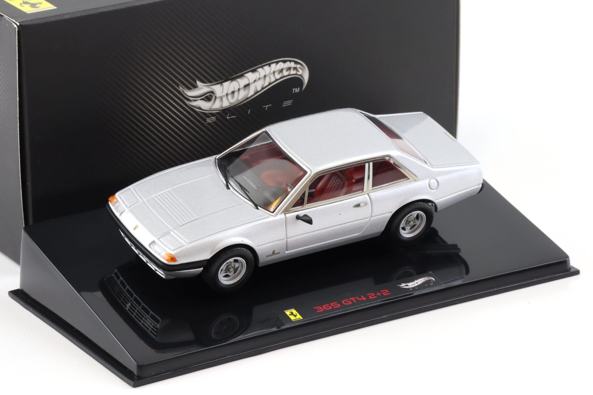 1:43 Hot Wheels Elite Ferrari 365 GT4 2+2 silver 1972