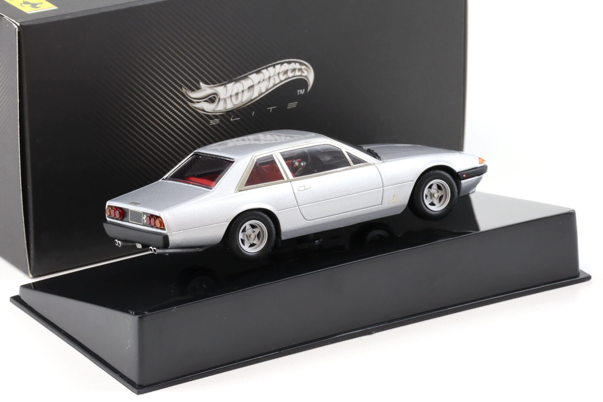 1:43 Hot Wheels Elite Ferrari 365 GT4 2+2 silver 1972