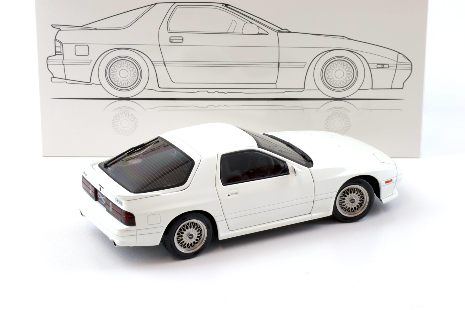 1:18 WHELART Mazda Savanna RX-7 FC3S Coupe white/ silver wheels