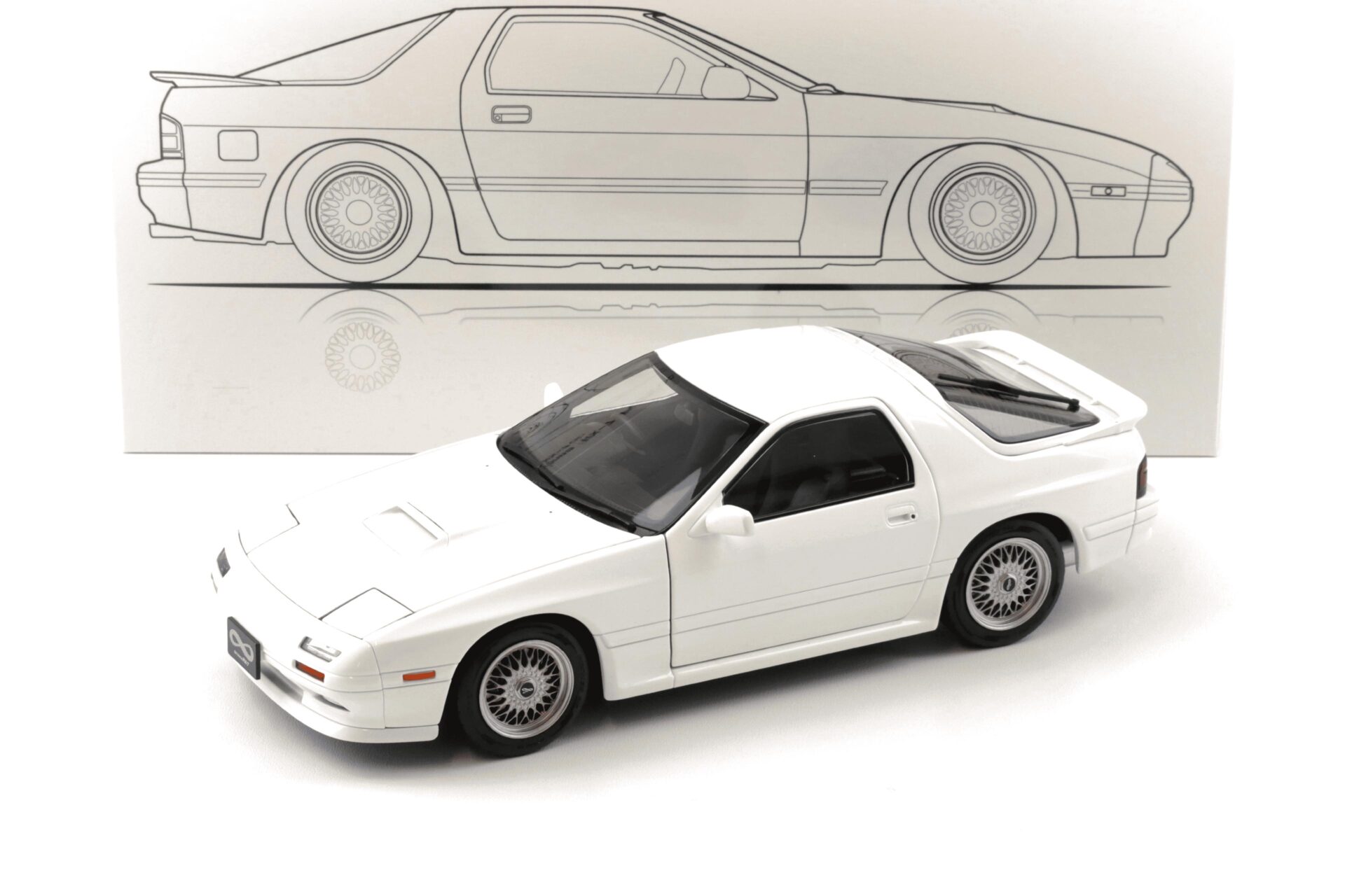1:18 WHELART Mazda Savanna RX-7 FC3S Coupe white/ silver wheels