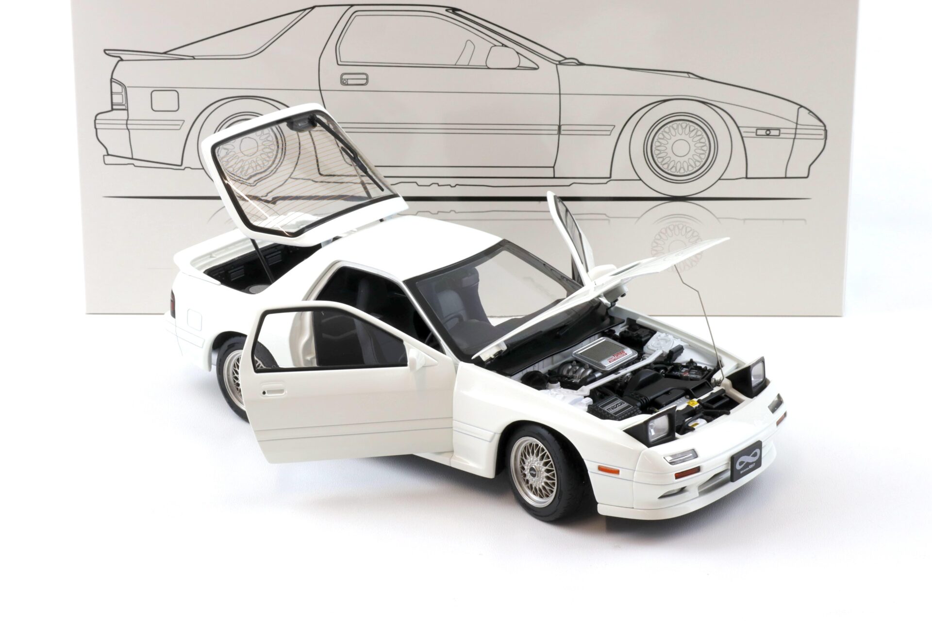 1:18 WHELART Mazda Savanna RX-7 FC3S Coupe white/ silver wheels