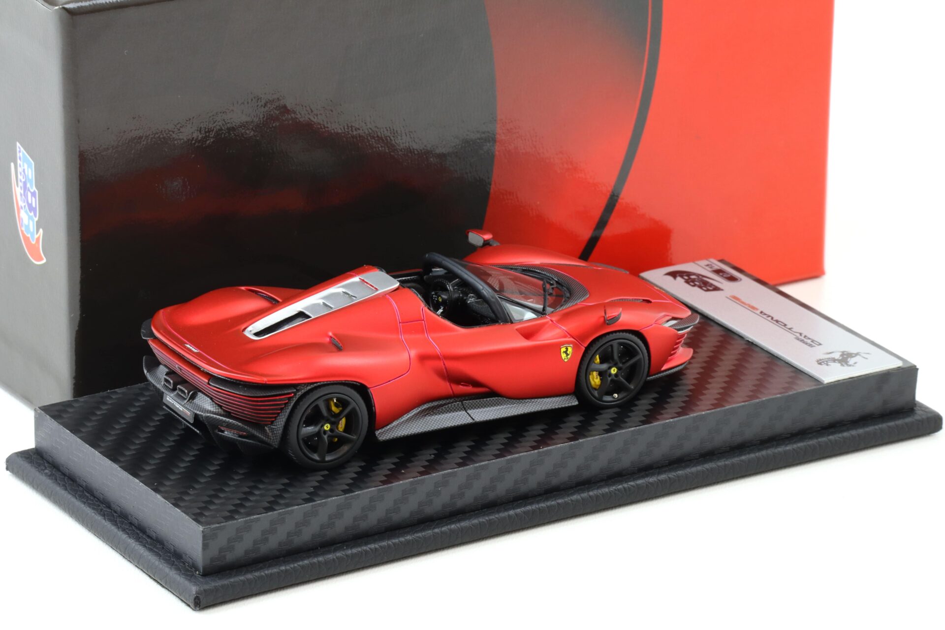 1:43 BBR Ferrari Daytona SP3 Race Version open roof Enzo red metallic matt - Limited 15 pcs.