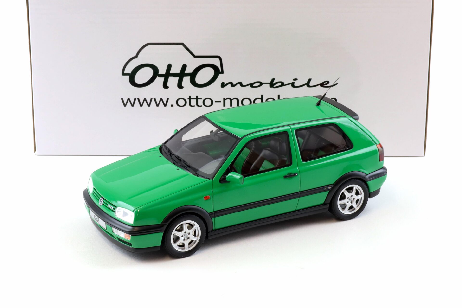 ID 101740 orig 1.jpg 1:18 OTTO mobile OT1187 VW Golf 3 GTI Color Concept Salsa green 1995