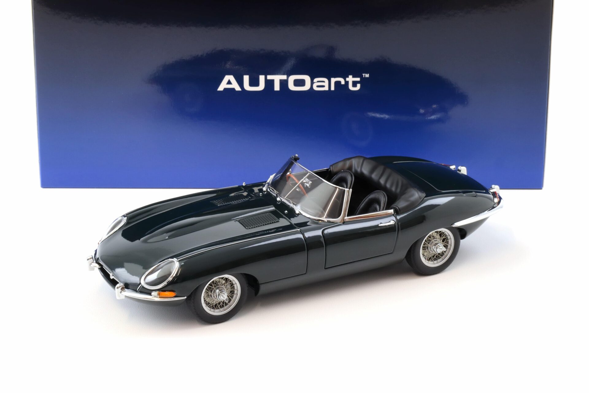 1:18 AUTOart Jaguar E-Type Roadster Series I 3.8 British Racing green 73604