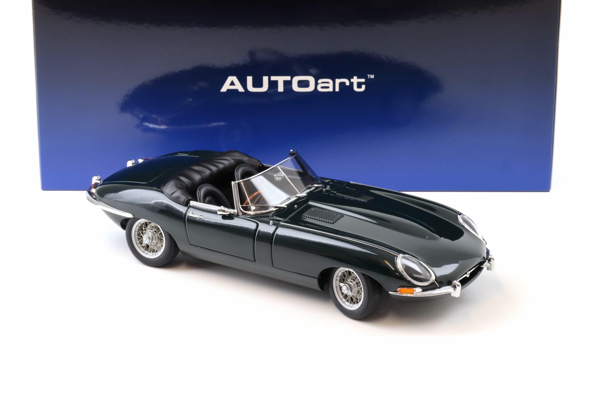 1:18 AUTOart Jaguar E-Type Roadster Series I 3.8 British Racing green 73604