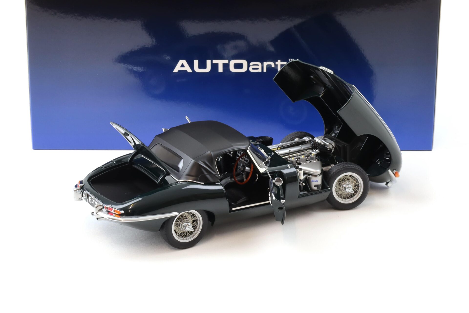 1:18 AUTOart Jaguar E-Type Roadster Series I 3.8 British Racing green 73604