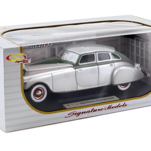 1:18 Signature Models 1933 Pierce Arrow silver Arrow silver / green
