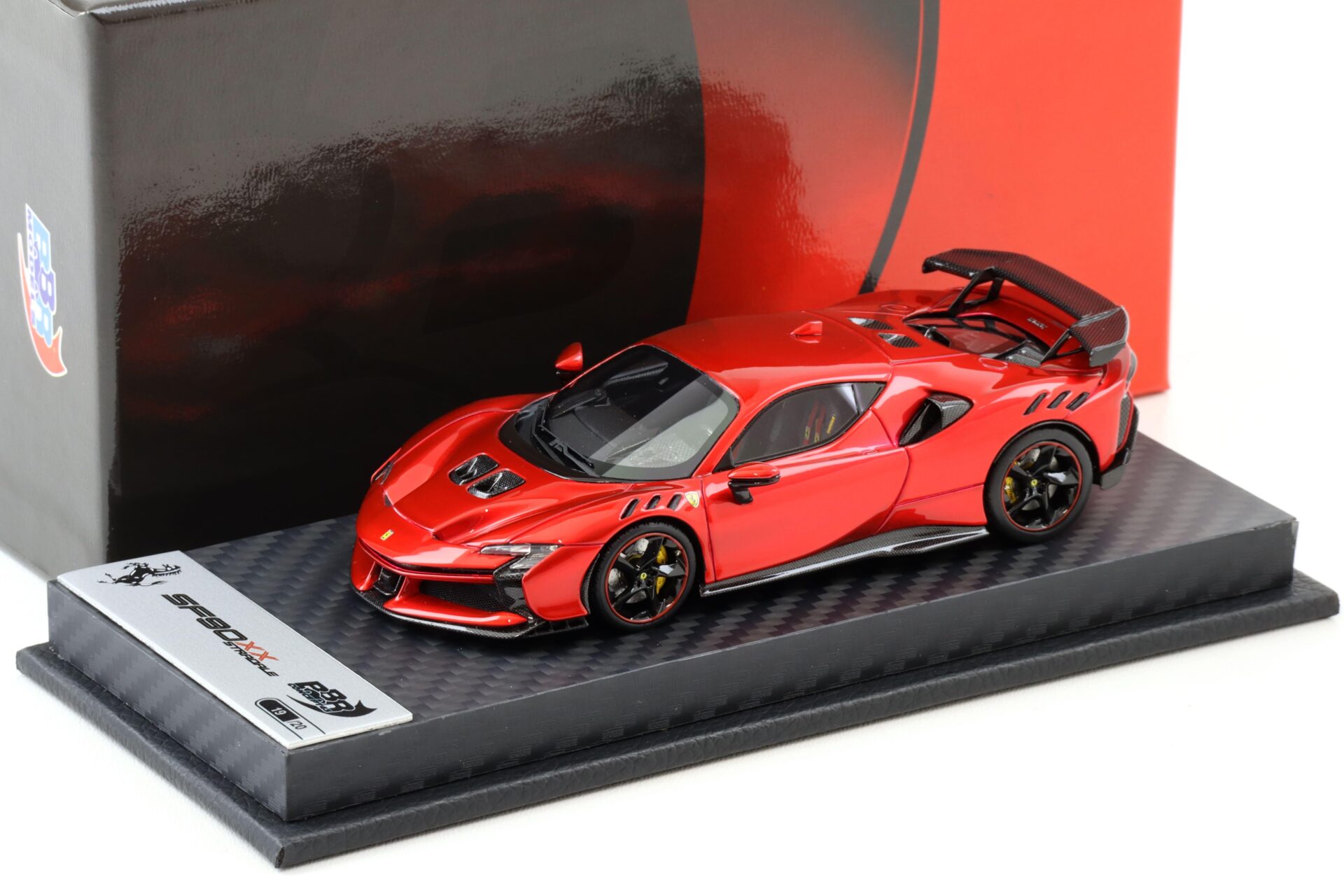 1:43 BBR Ferrari SF90XX Enzo red metallic with Carbon base - Limited 20 pcs.
