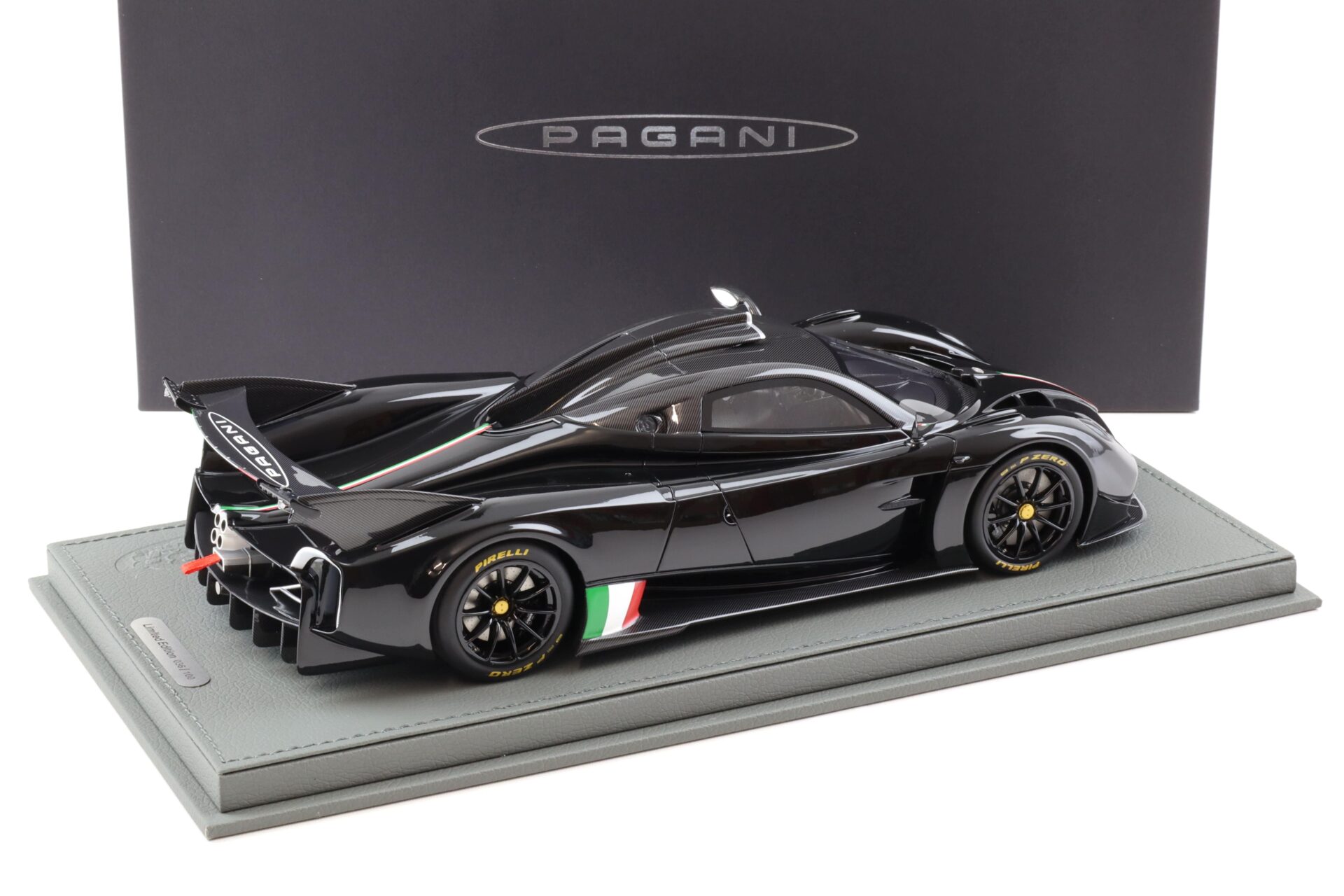 1:18 BBR Pagani Huayra R Nero Lucido gloss black/ Carbon roof with display - Limited 100 pcs.