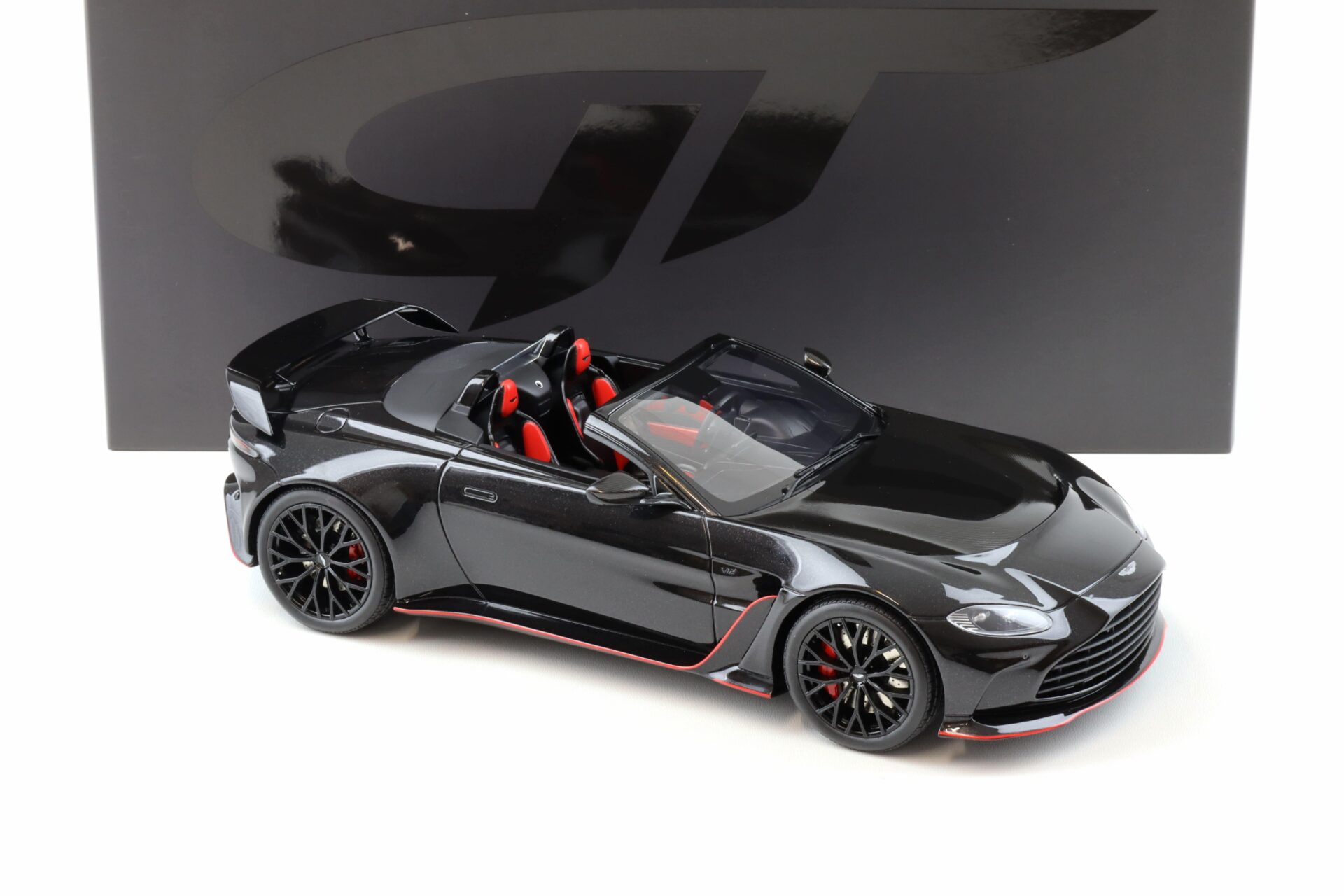 1:18 GT Spirit GT923 Aston Martin V12 Vantage Roadster Onyx black 2023