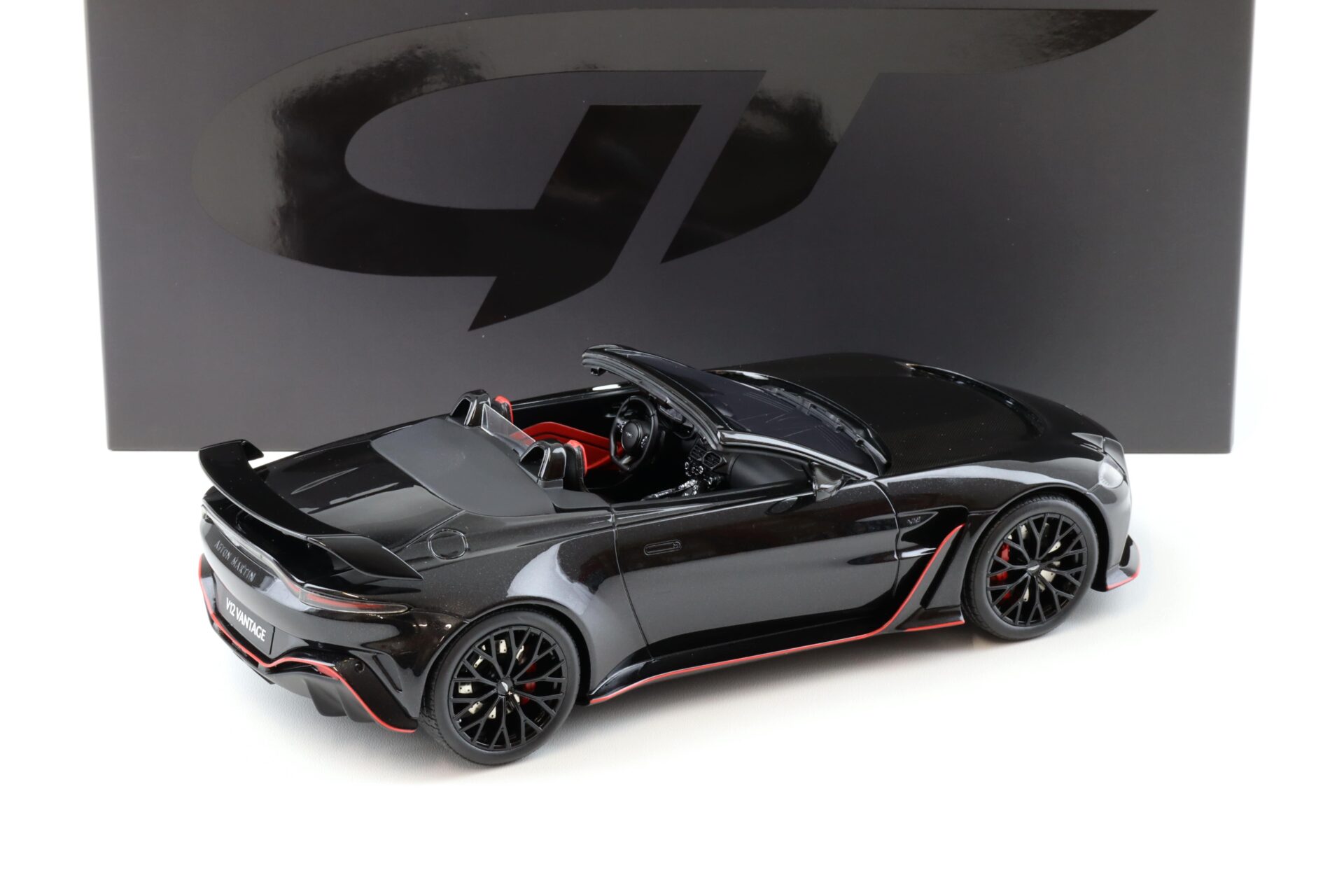 1:18 GT Spirit GT923 Aston Martin V12 Vantage Roadster Onyx black 2023