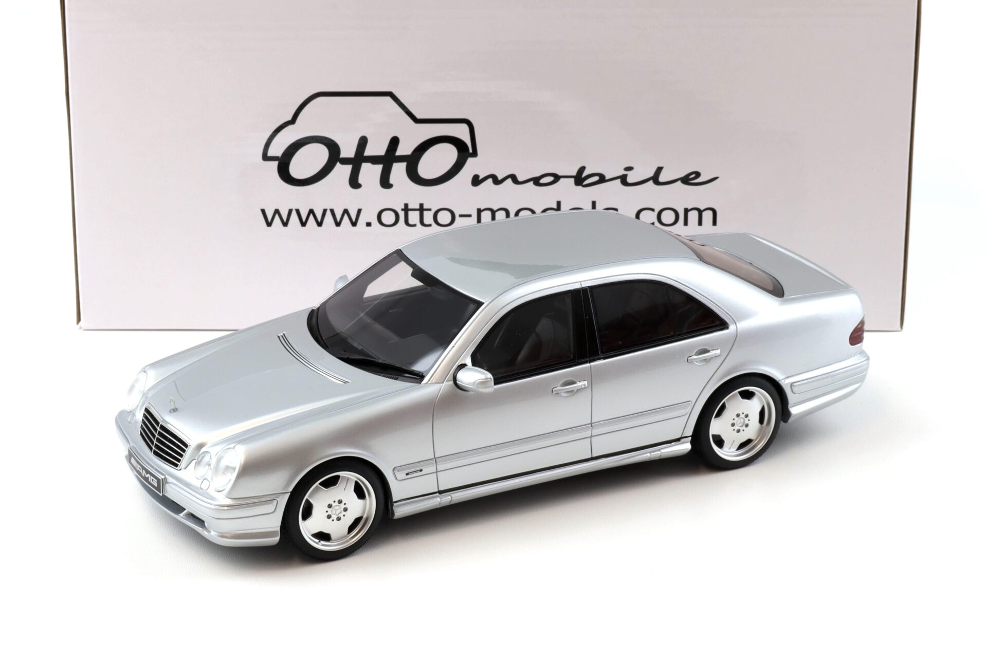 ID 101990 orig 2.jpg 1:18 OTTO mobile OT459 Mercedes E55 AMG W210 Limousine Brilliant silver 2001
