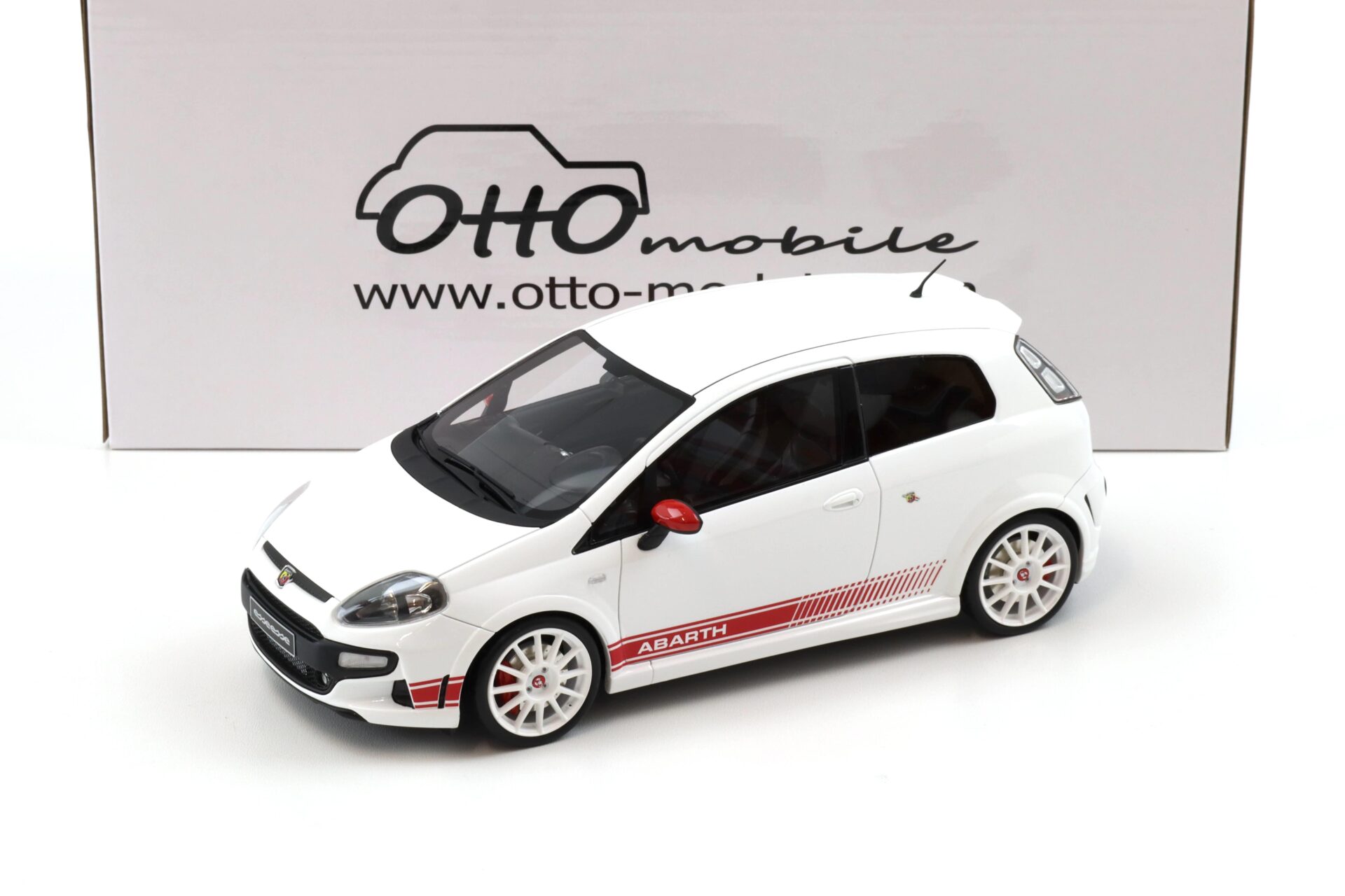 1:18 OTTO mobile OT460 Fiat Punto Abarth Esseesse Bianco white/ red 2010