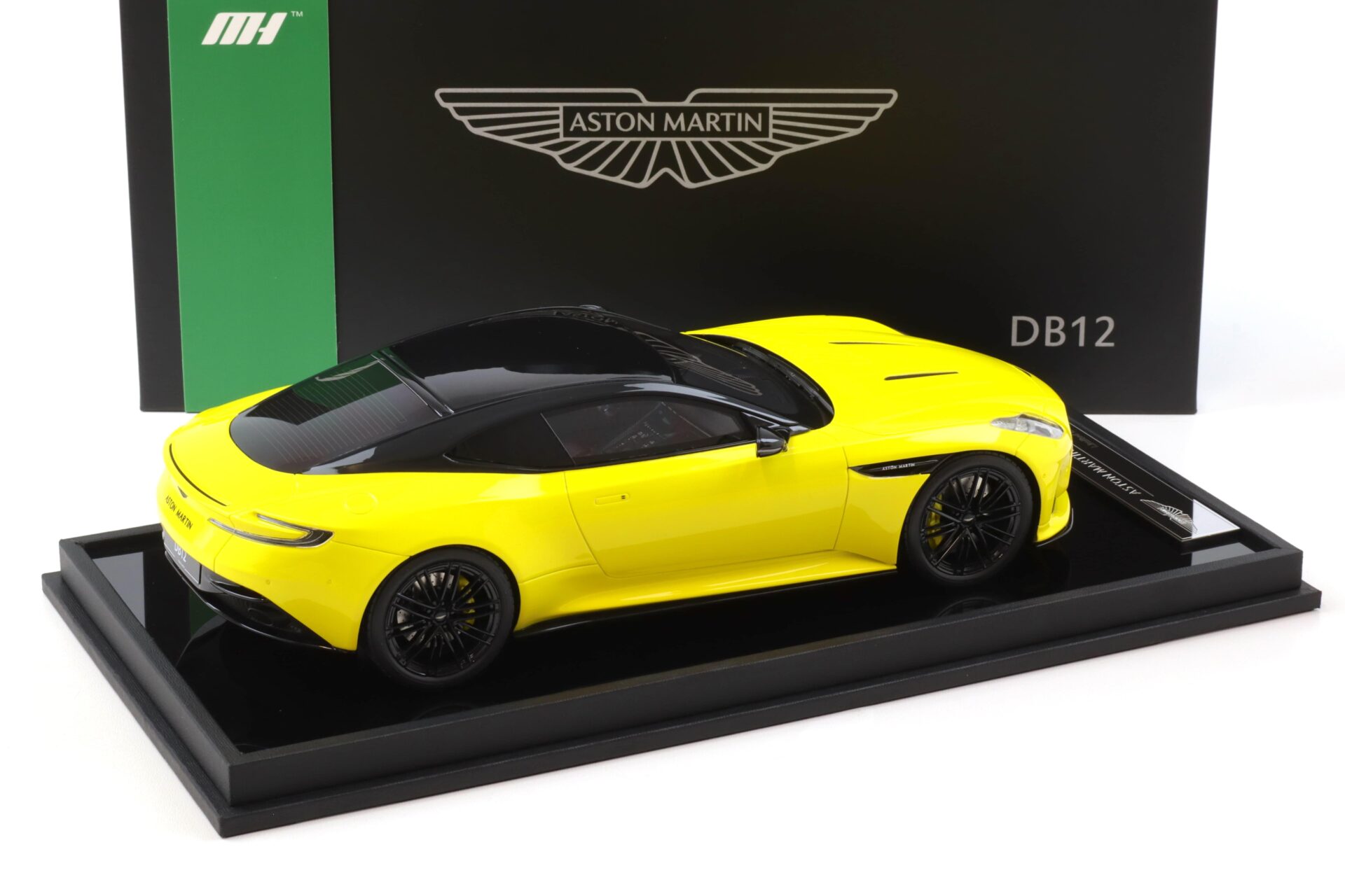 1:18 Motorhelix Aston Martin DB12 Coupe 2023 yellow - Limited 69 pcs.