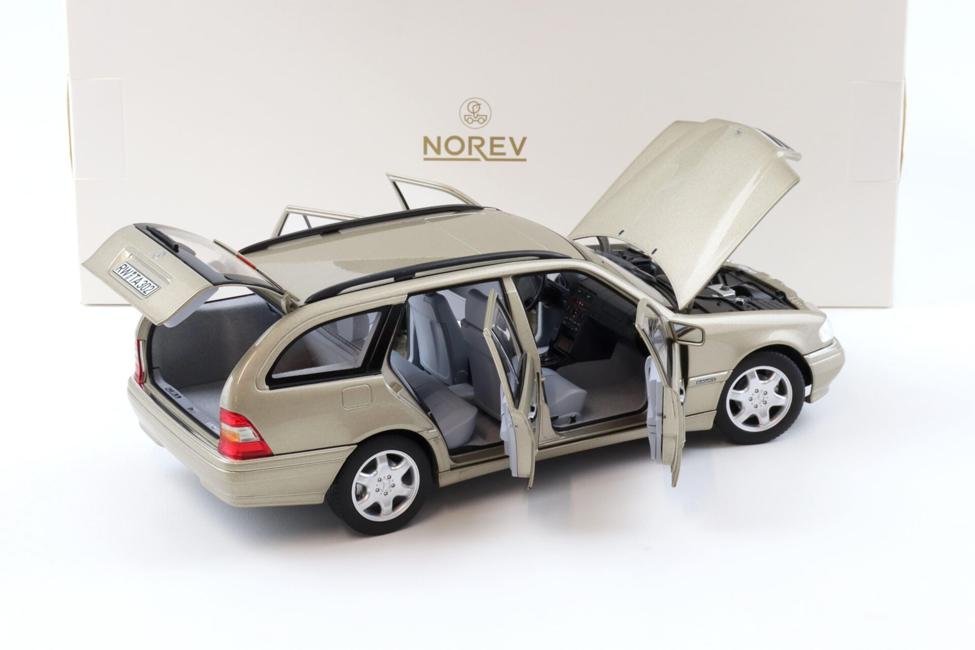 1:18 Norev Mercedes C-Klasse T-Modell 1997 S202 Smoke silver metallic