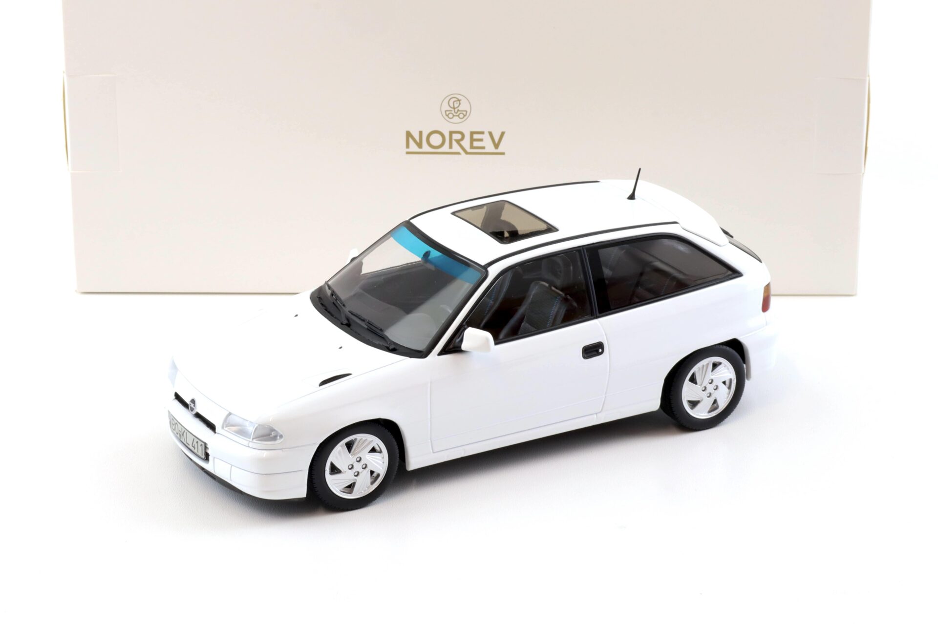1:18 Norev Opel Astra F GSi 1992 Casablanca white 183673