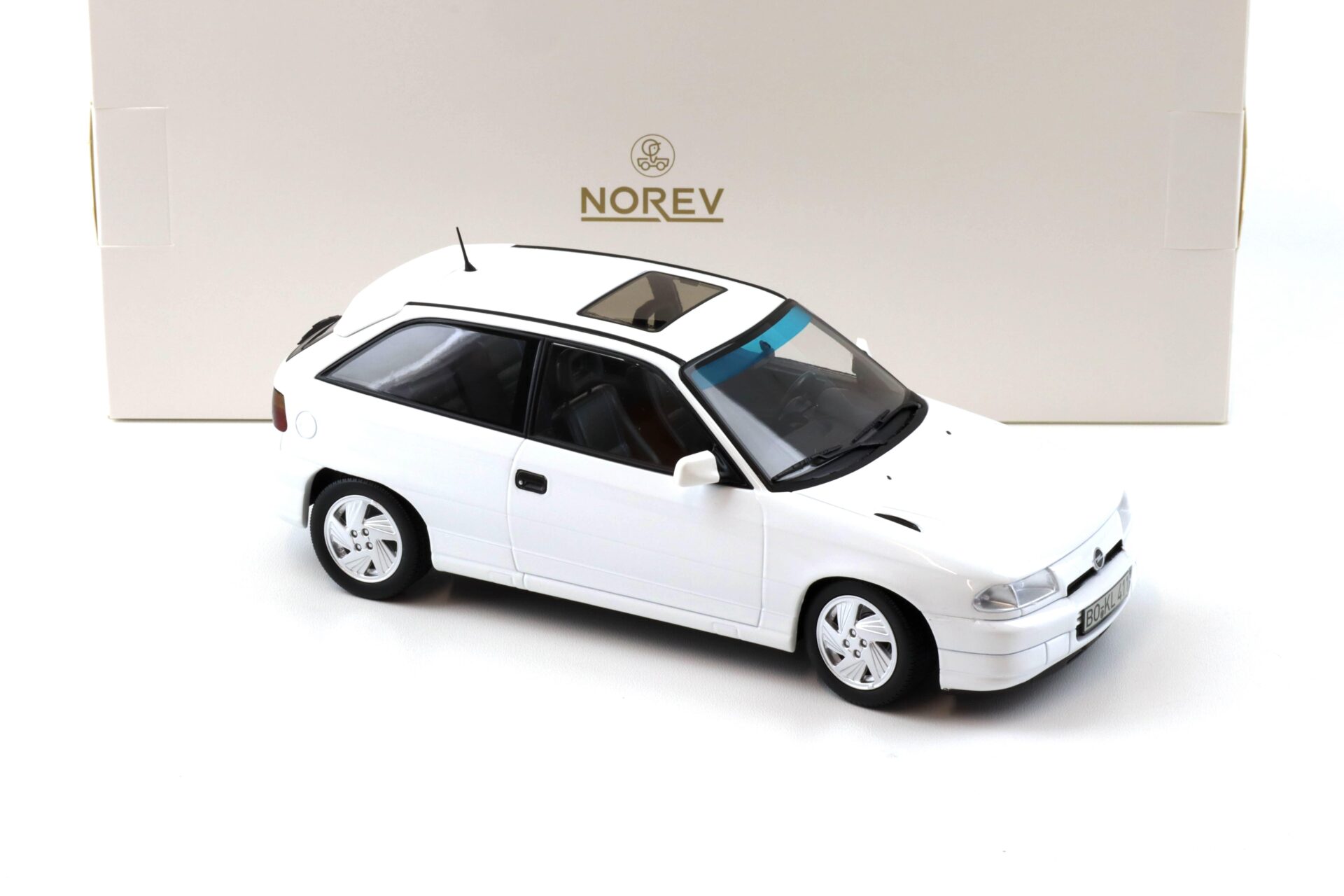 1:18 Norev Opel Astra F GSi 1992 Casablanca white 183673
