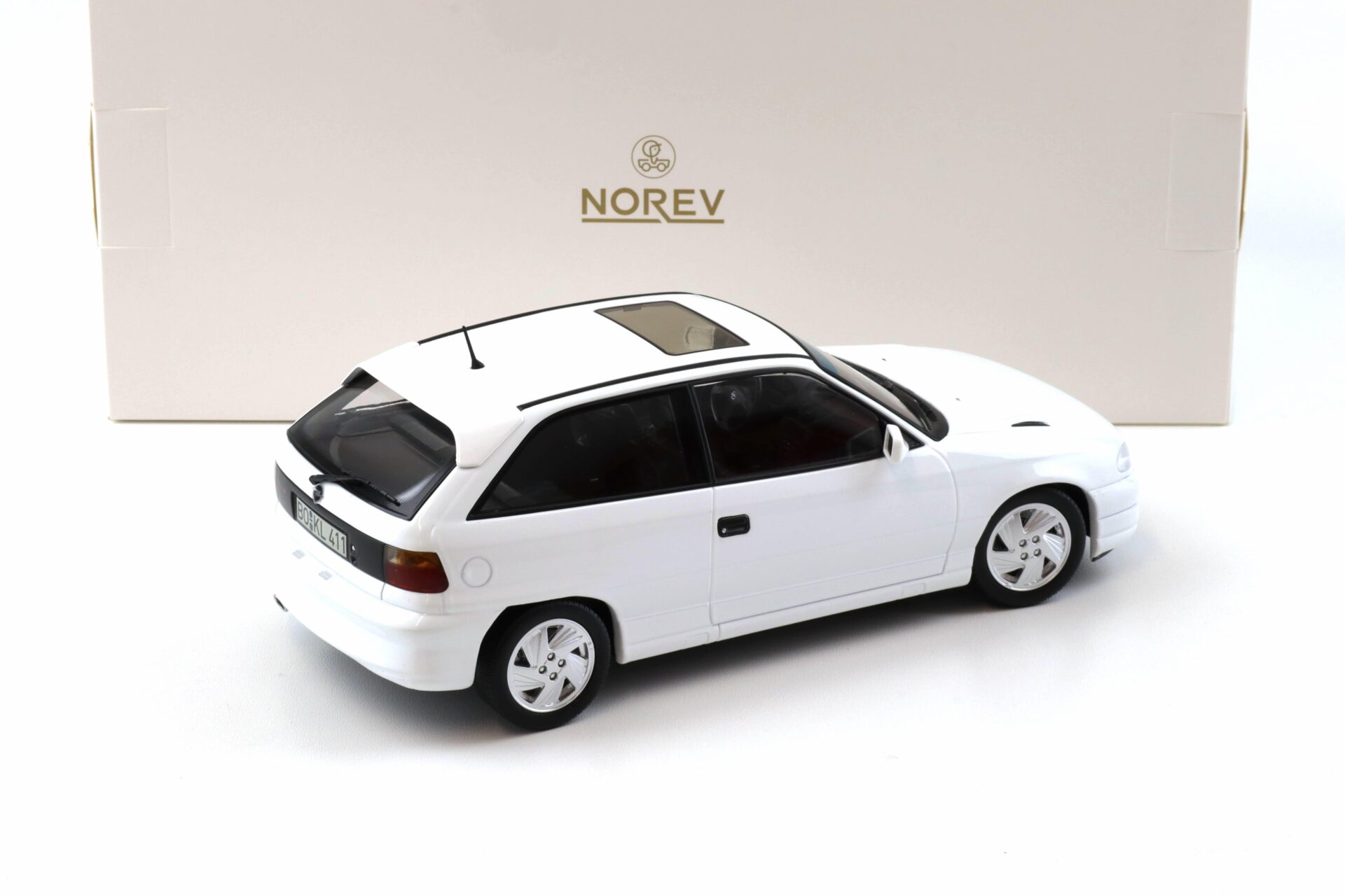 1:18 Norev Opel Astra F GSi 1992 Casablanca white 183673