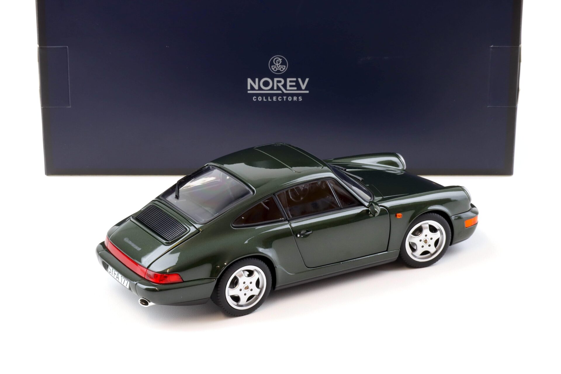 1:18 Norev Porsche 911 (964) Carrera 4 Coupe 1992 green metallic - Limited 200 pcs.