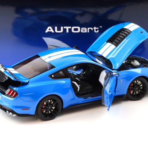 1:18 AUTOart Ford Mustang Shelby GT500 Coupe 2023 Grabber blue/ white stripes