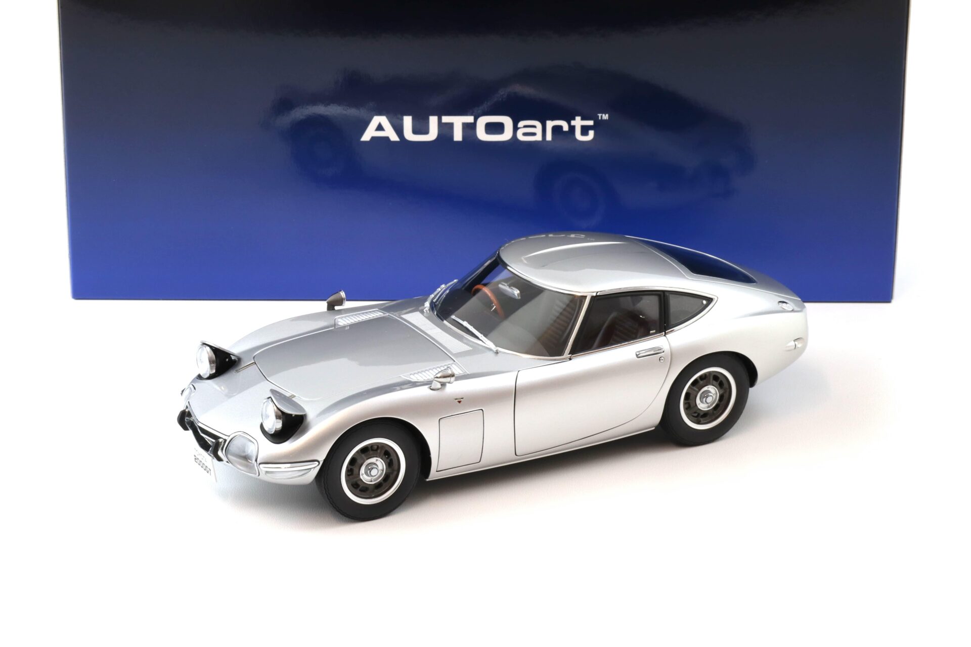 1:18 AUTOart Toyota 2000GT Coupe 1967 silver 79548